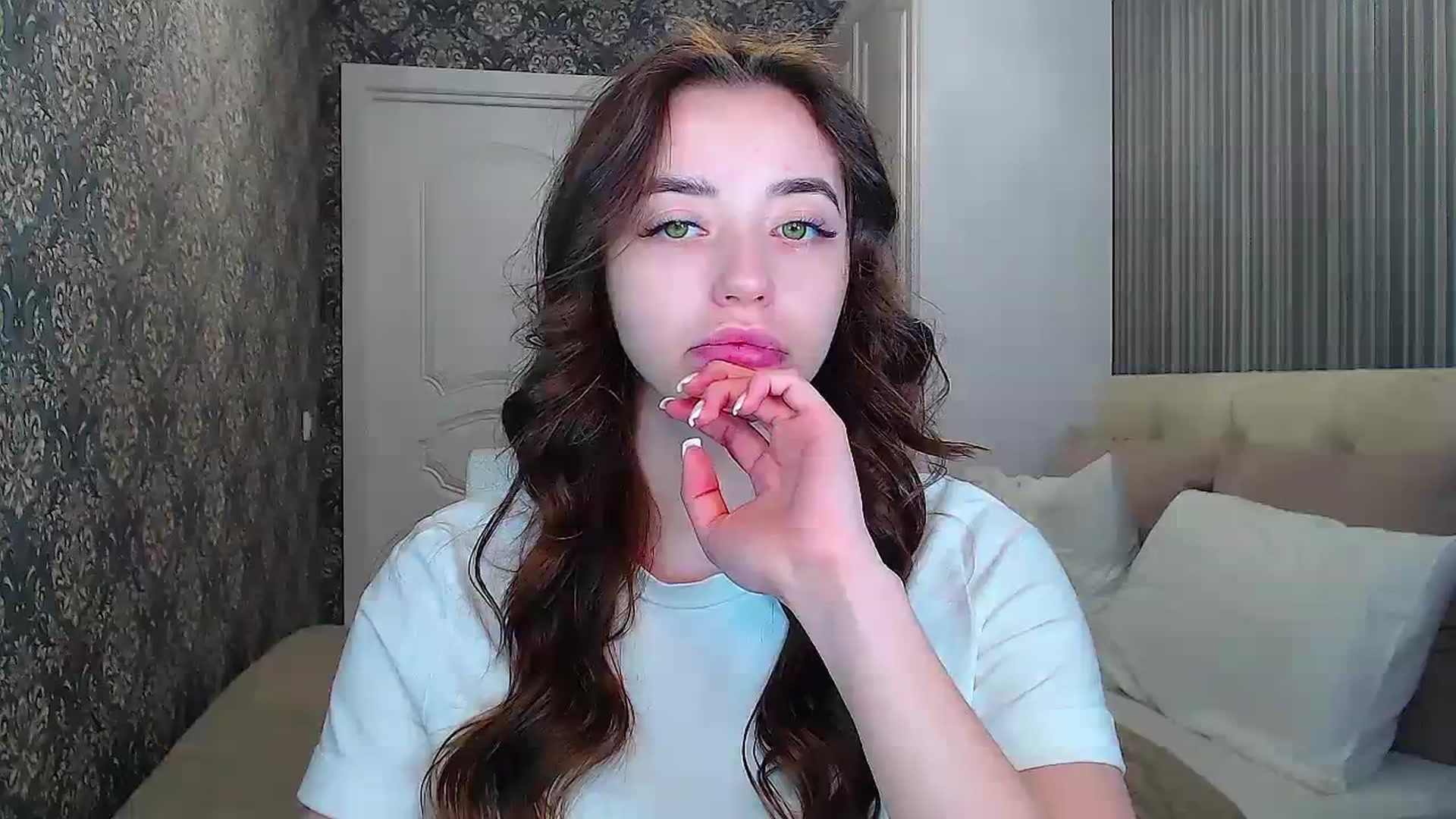 Gallery image thumbnail from EmeraldLilyyy's myfreecams stream on, 03/29/2024, 09:27 image 17 of 20