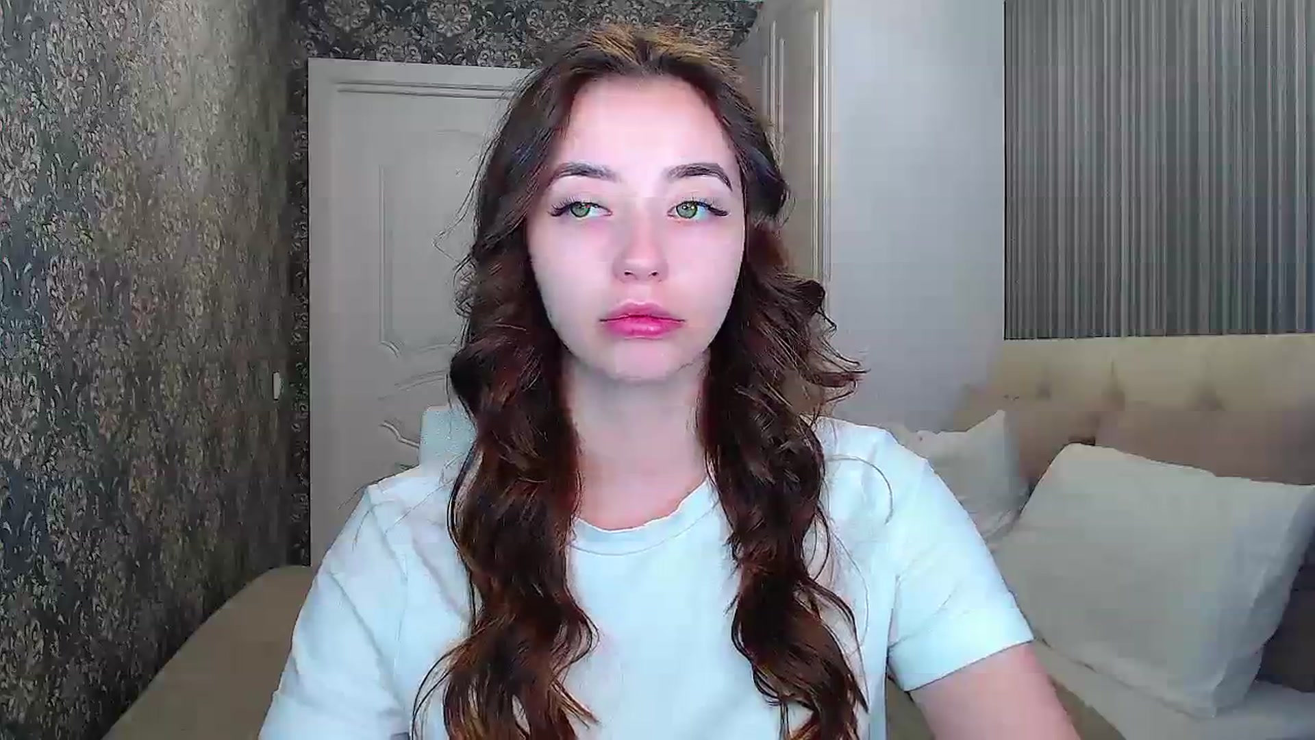 Gallery image thumbnail from EmeraldLilyyy's myfreecams stream on, 03/29/2024, 09:27 image 12 of 20