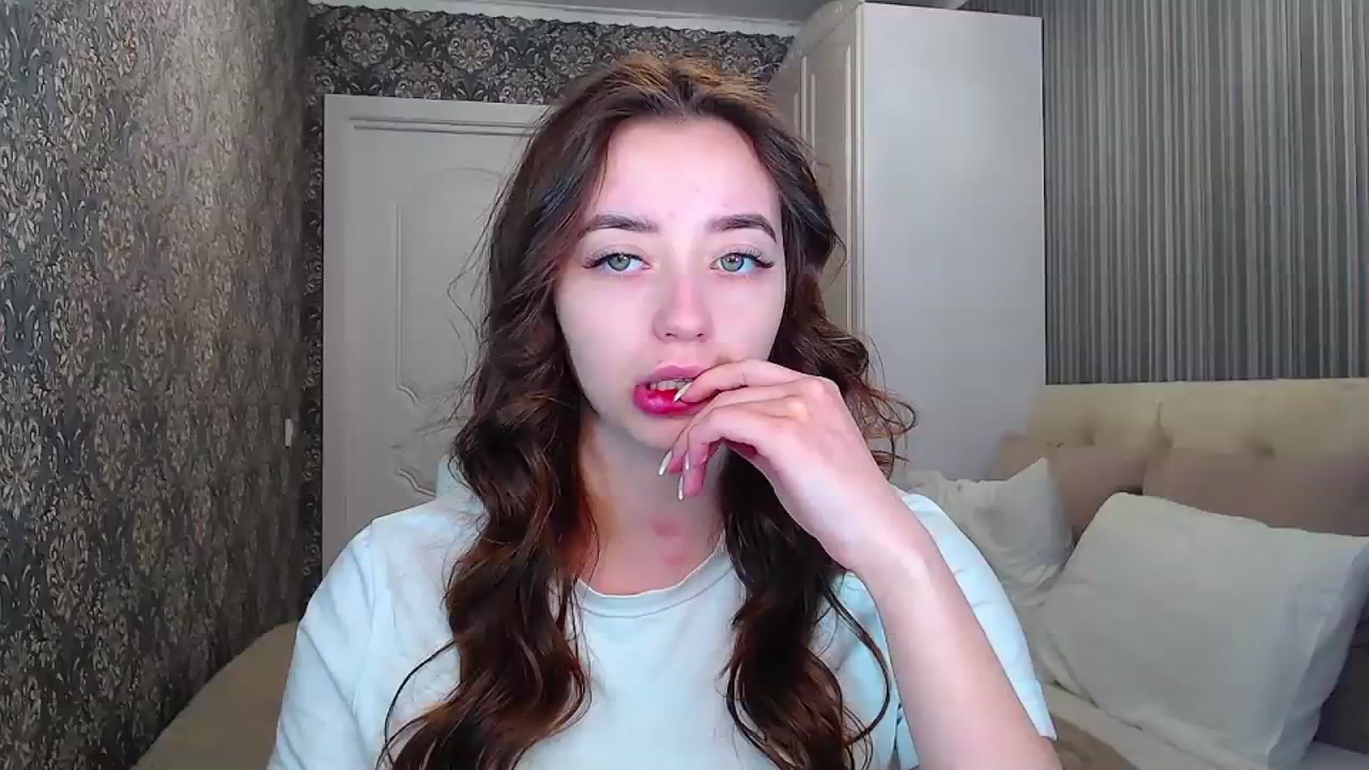 Gallery image thumbnail from EmeraldLilyyy's myfreecams stream on, 03/29/2024, 09:27 image 2 of 20