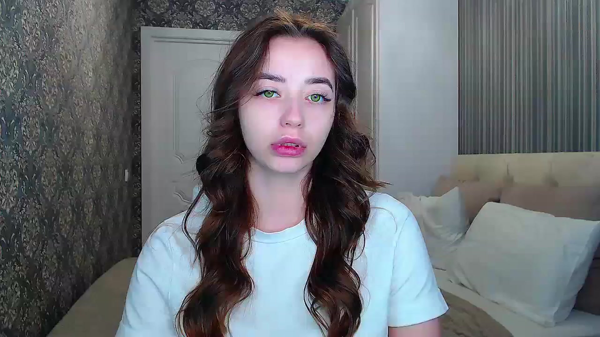 Gallery image thumbnail from EmeraldLilyyy's myfreecams stream on, 03/29/2024, 09:27 image 16 of 20