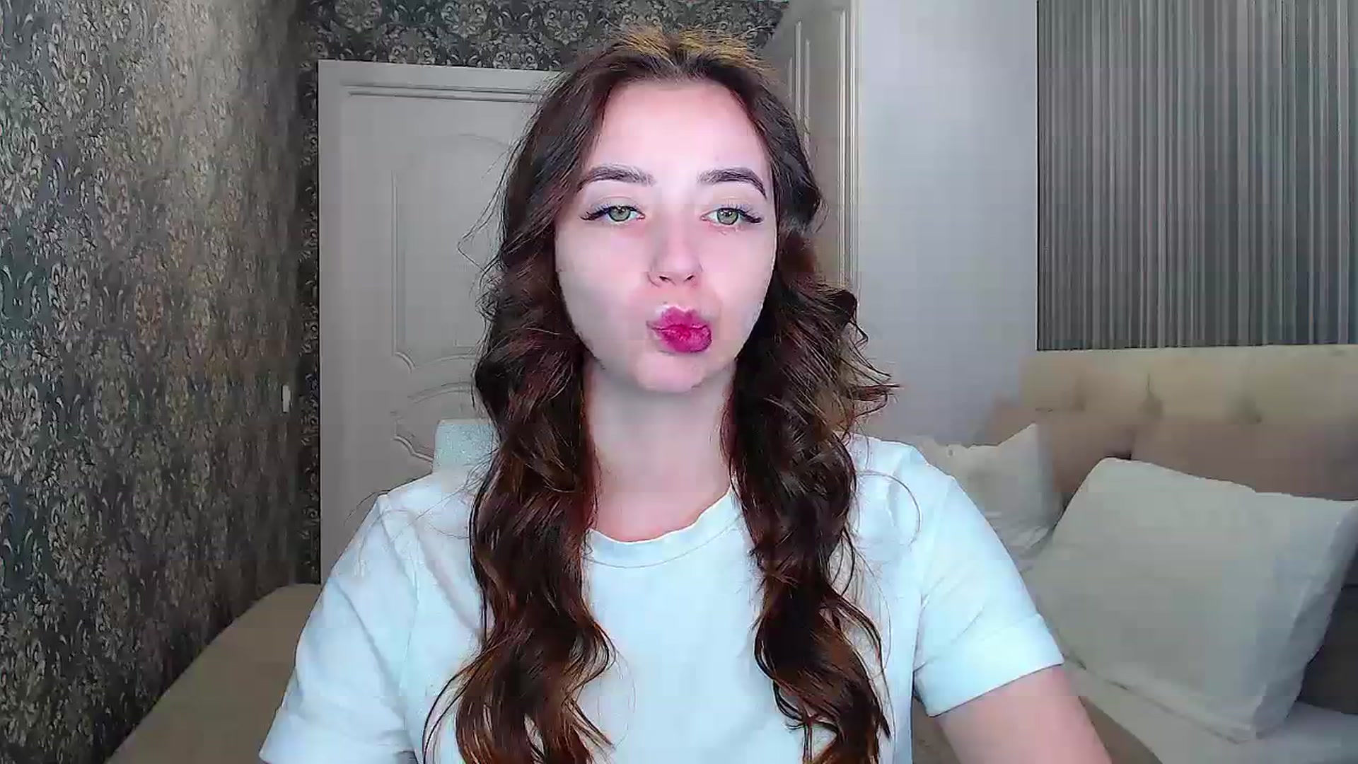 Gallery image thumbnail from EmeraldLilyyy's myfreecams stream on, 03/29/2024, 09:27 image 11 of 20