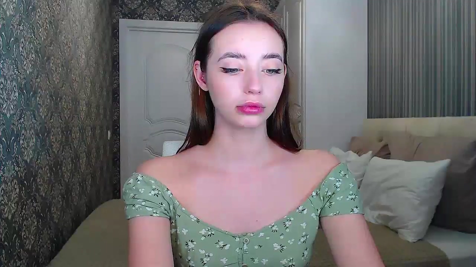 Gallery image thumbnail from EmeraldLilyyy's myfreecams stream on, 04/21/2024, 12:24 image 18 of 20