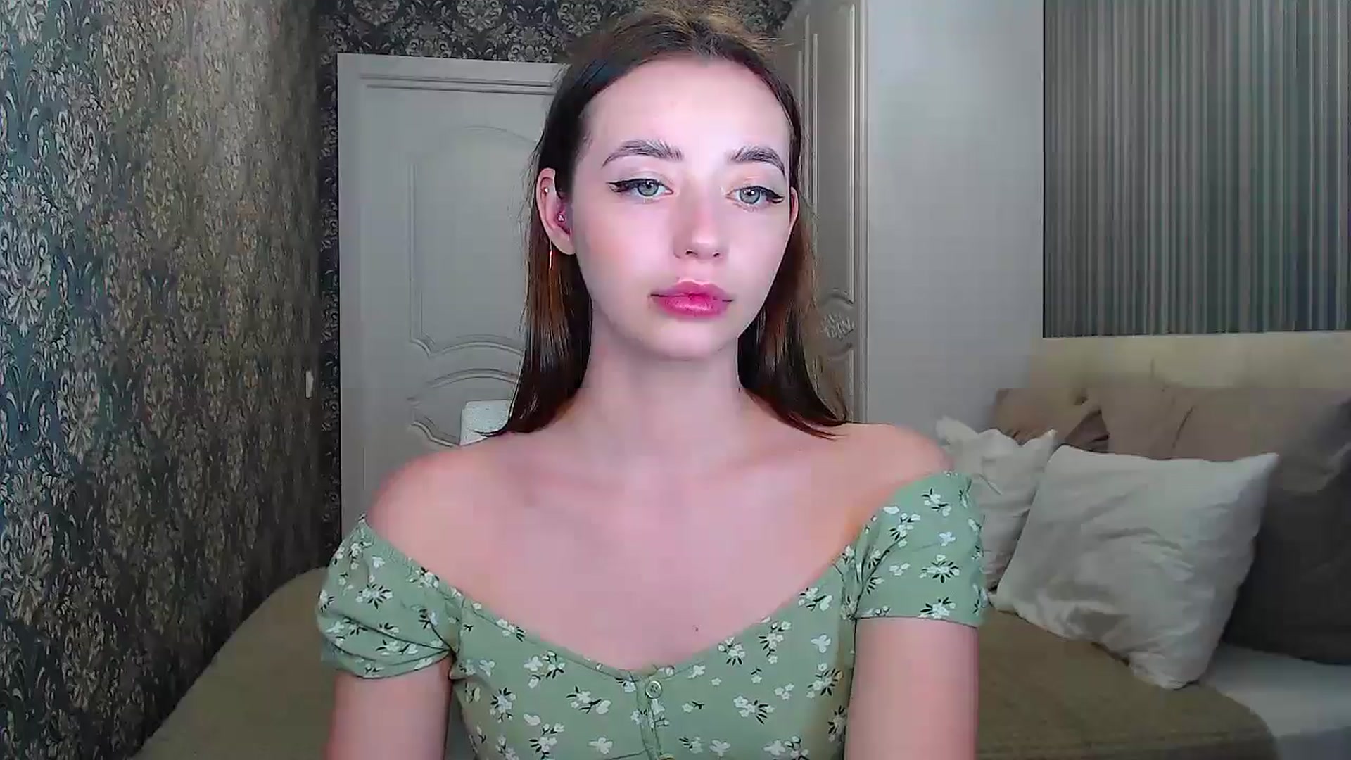 Gallery image thumbnail from EmeraldLilyyy's myfreecams stream on, 04/21/2024, 12:24 image 13 of 20
