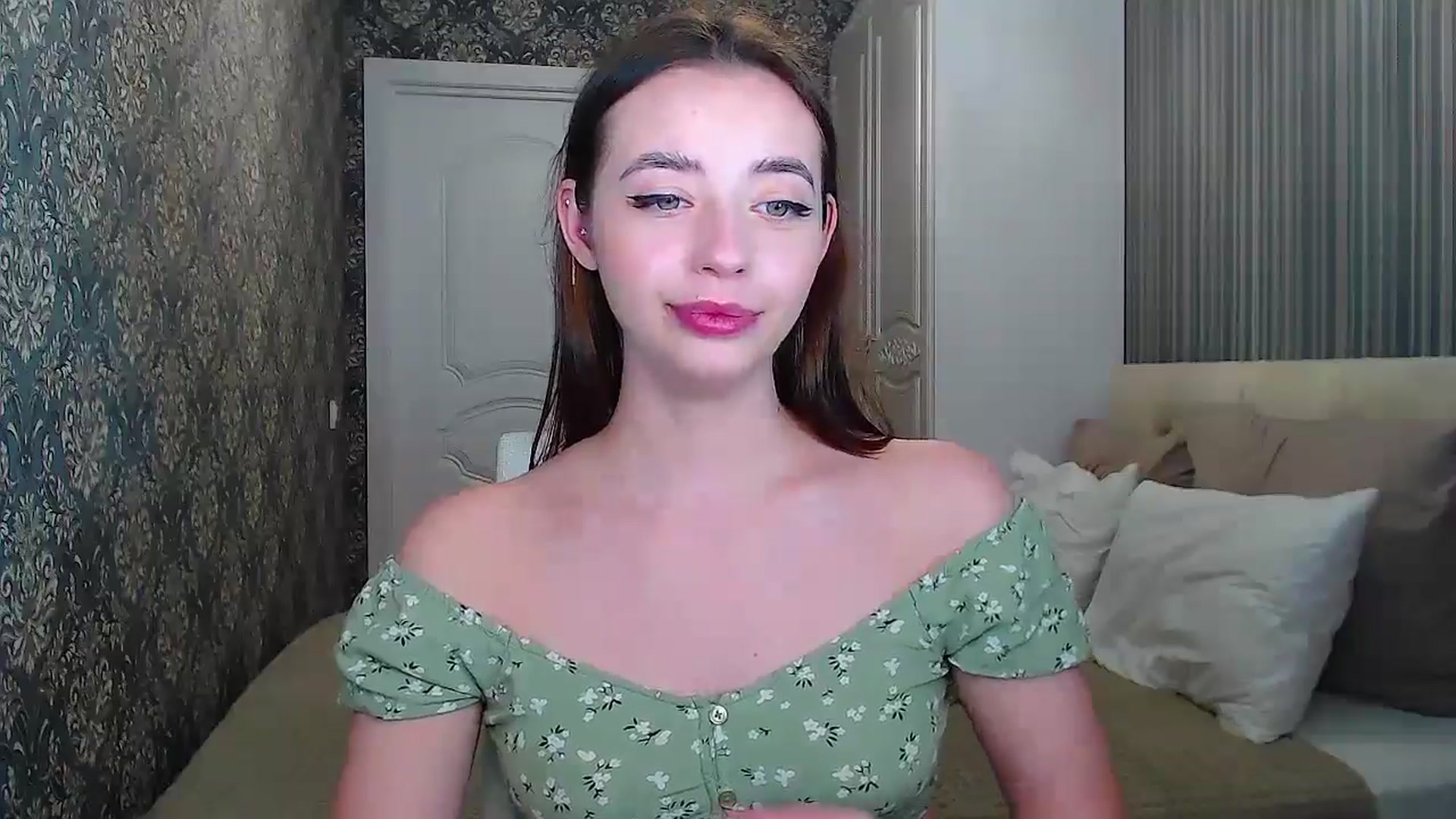 Gallery image thumbnail from EmeraldLilyyy's myfreecams stream on, 04/21/2024, 12:24 image 17 of 20