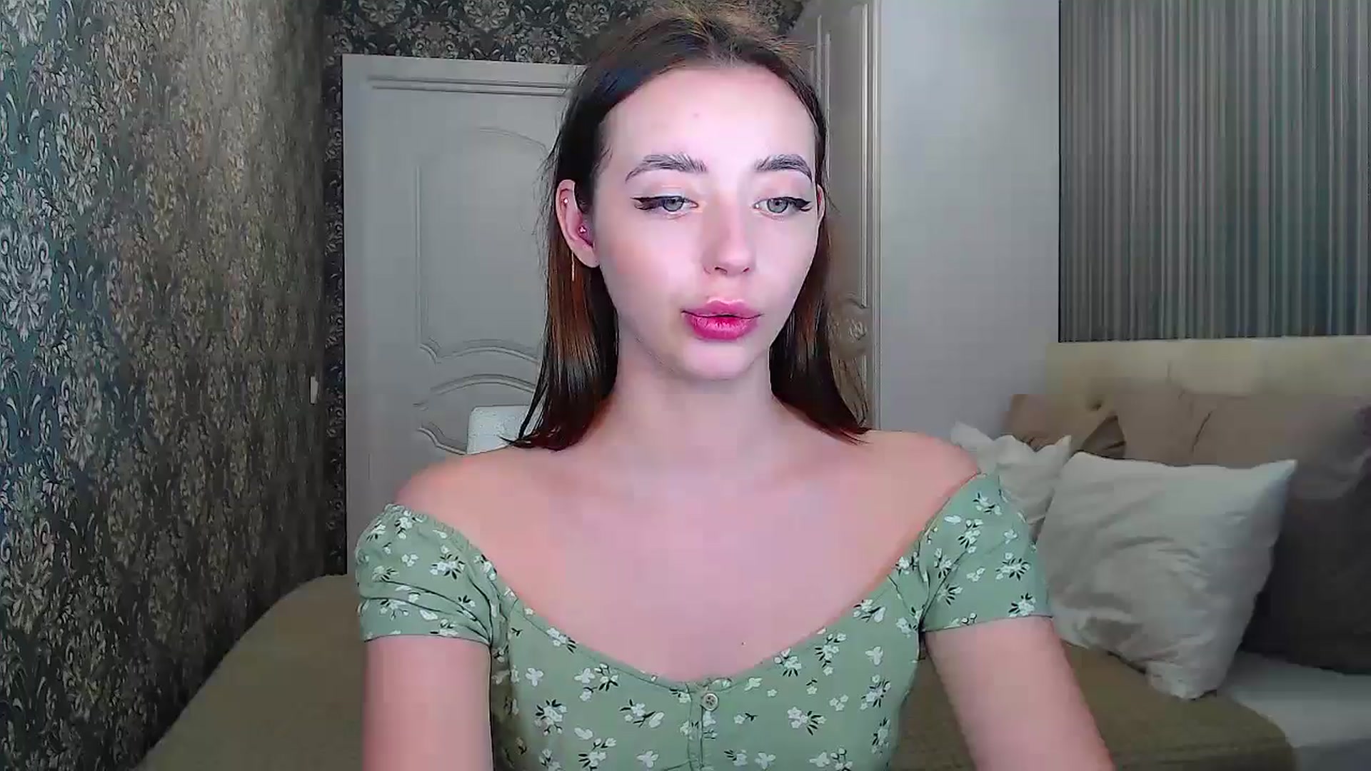 Gallery image thumbnail from EmeraldLilyyy's myfreecams stream on, 04/21/2024, 12:24 image 14 of 20