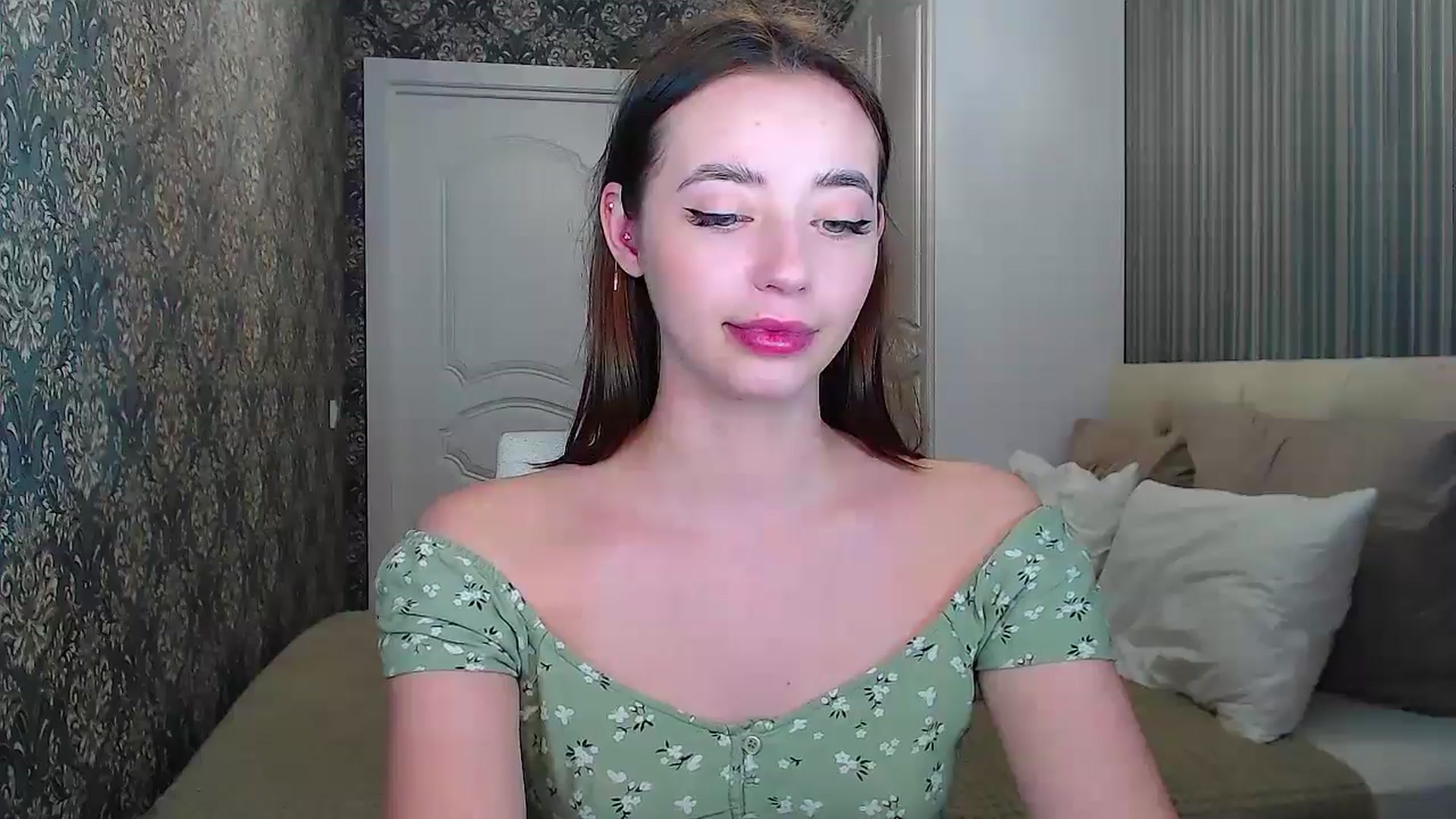 Gallery image thumbnail from EmeraldLilyyy's myfreecams stream on, 04/21/2024, 12:24 image 11 of 20