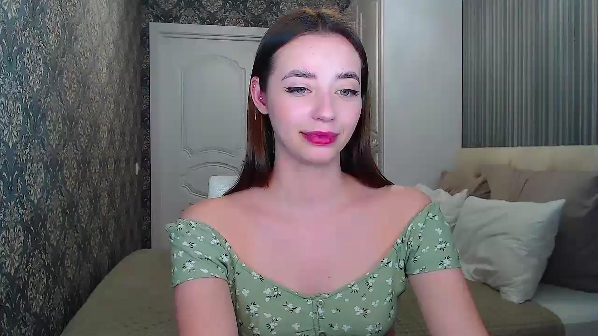 Gallery image thumbnail from EmeraldLilyyy's myfreecams stream on, 04/21/2024, 13:40 image 15 of 20