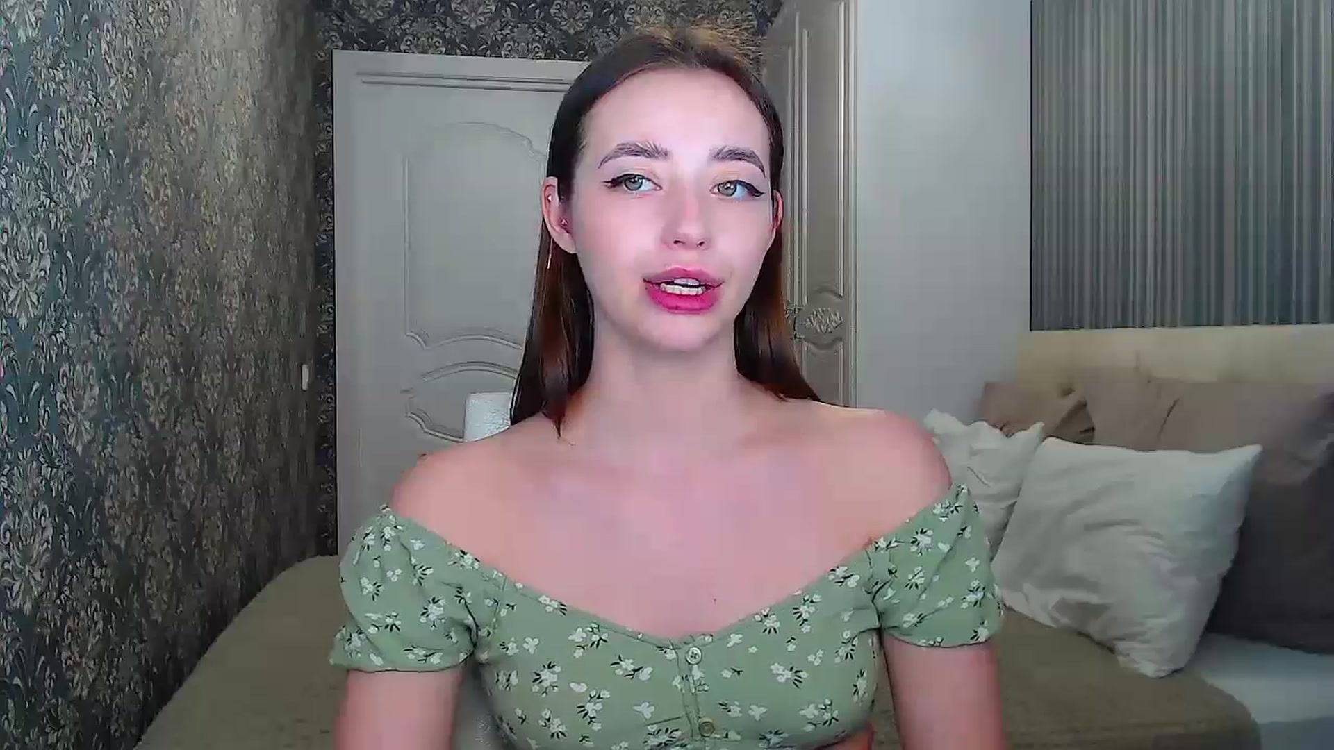 Gallery image thumbnail from EmeraldLilyyy's myfreecams stream on, 04/21/2024, 13:40 image 17 of 20