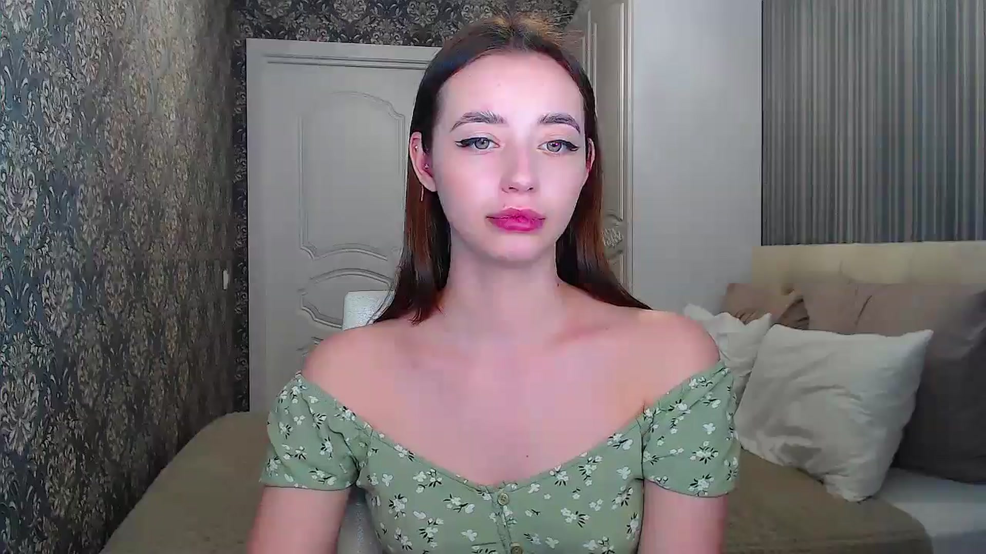 Gallery image thumbnail from EmeraldLilyyy's myfreecams stream on, 04/21/2024, 13:40 image 12 of 20