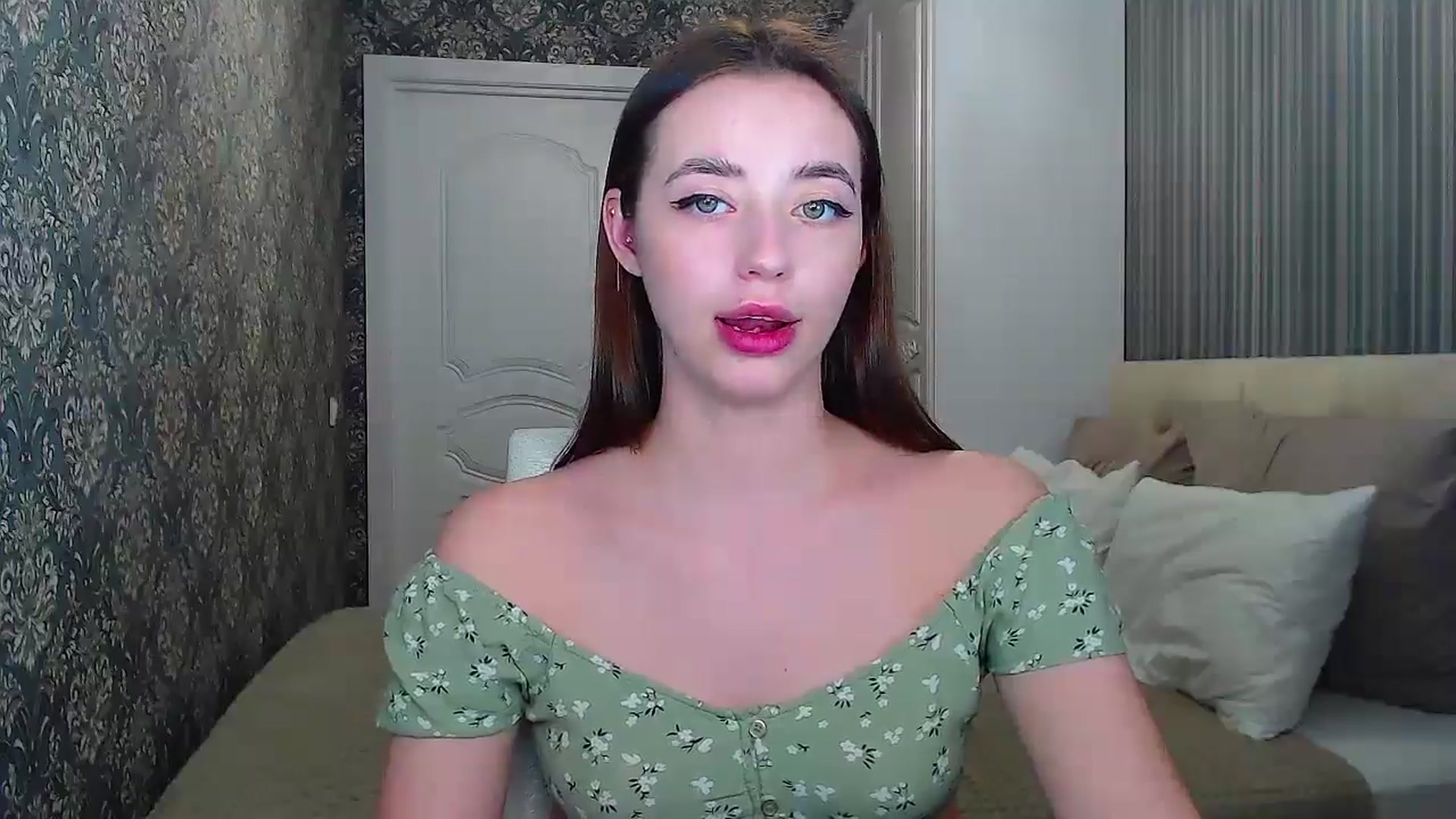 Gallery image thumbnail from EmeraldLilyyy's myfreecams stream on, 04/21/2024, 13:40 image 14 of 20
