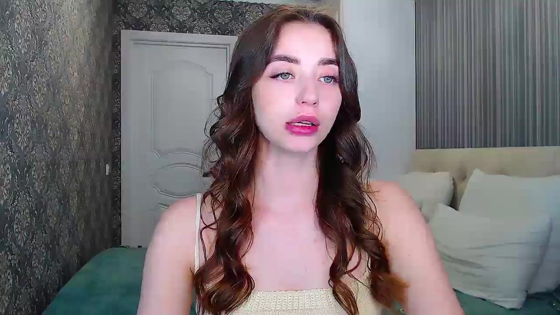 Gallery image thumbnail from EmeraldLilyyy's myfreecams stream on, 05/11/2024, 13:07 image 13 of 20