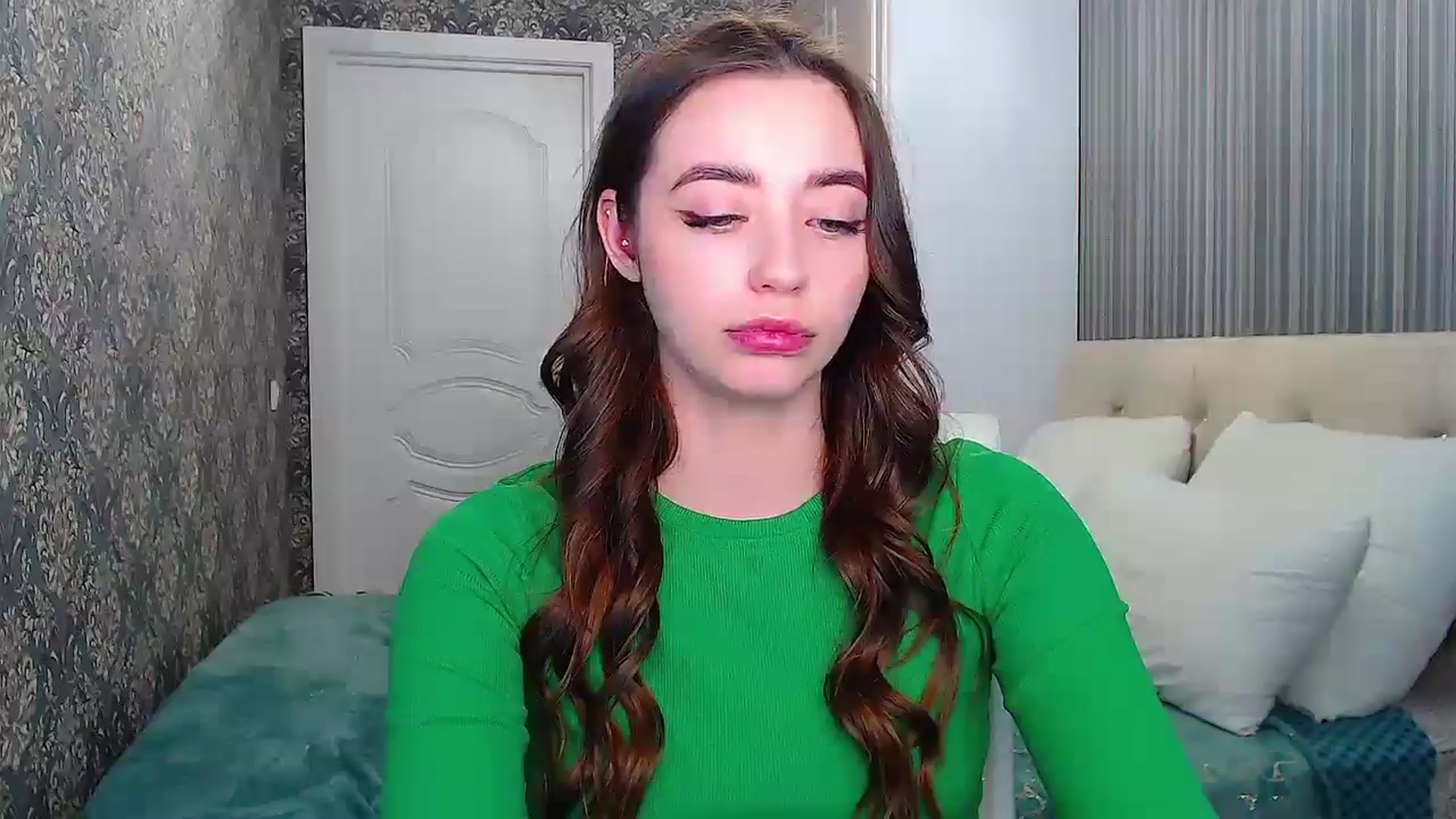 Gallery image thumbnail from EmeraldLilyyy's myfreecams stream on, 05/12/2024, 16:21 image 15 of 20