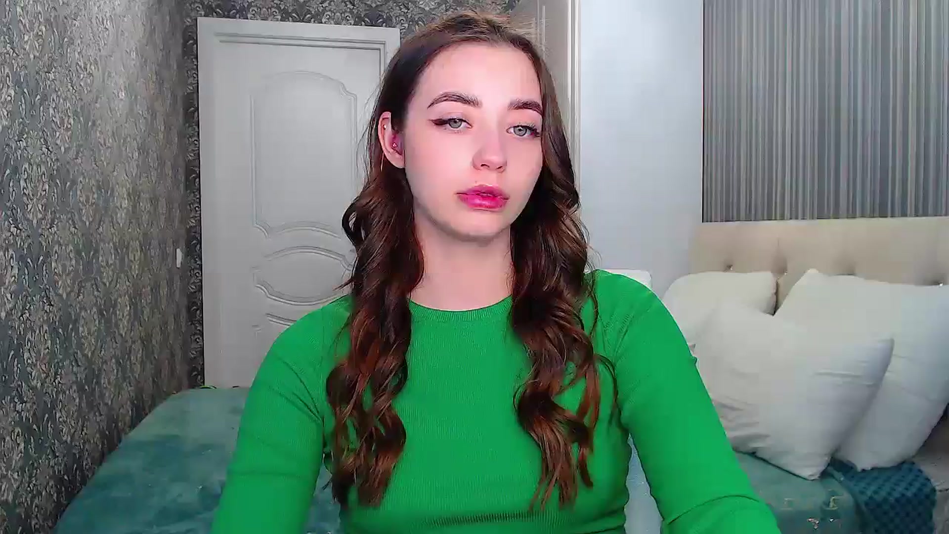 Gallery image thumbnail from EmeraldLilyyy's myfreecams stream on, 05/12/2024, 16:21 image 11 of 20