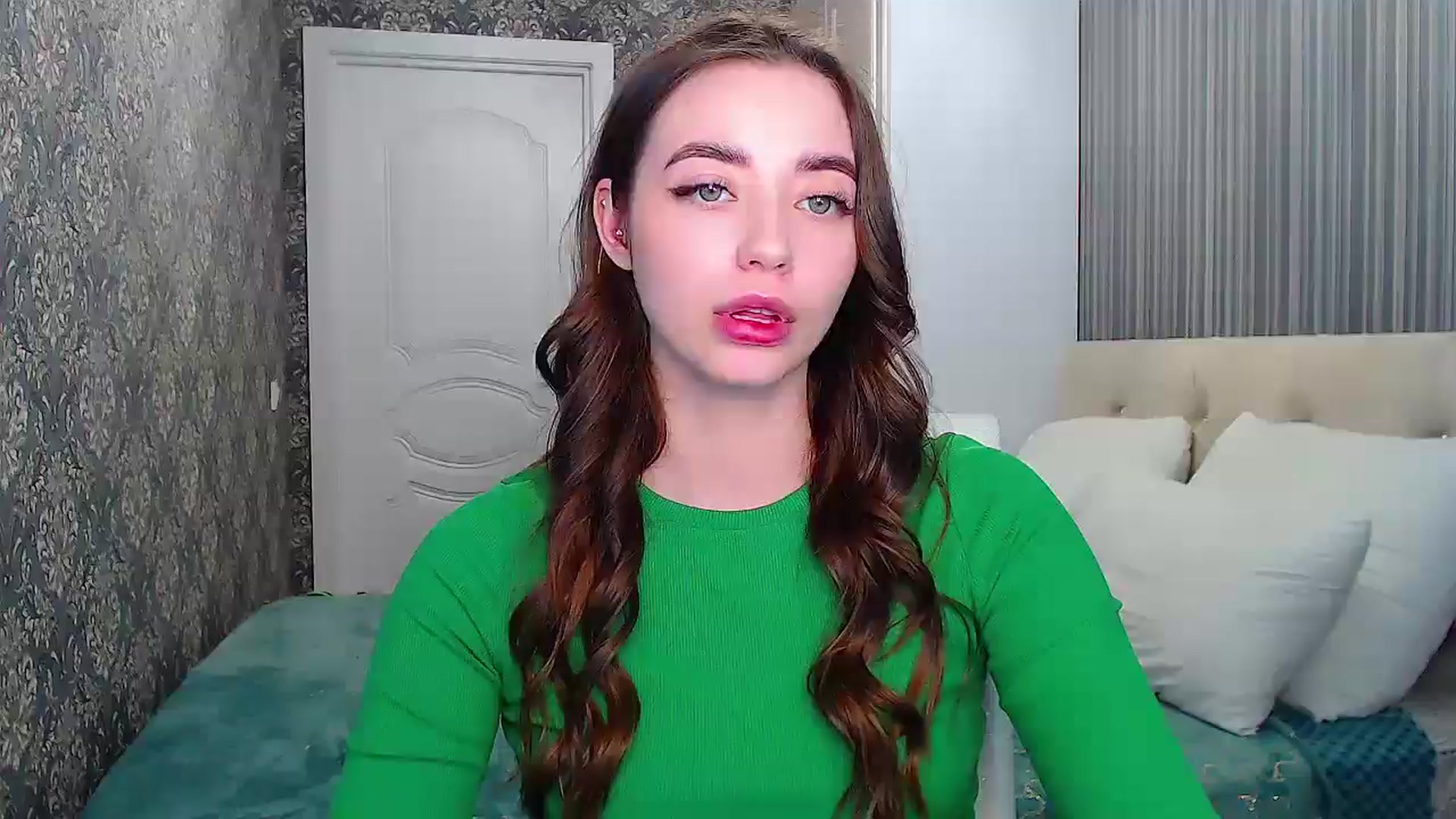 Gallery image thumbnail from EmeraldLilyyy's myfreecams stream on, 05/12/2024, 16:21 image 17 of 20