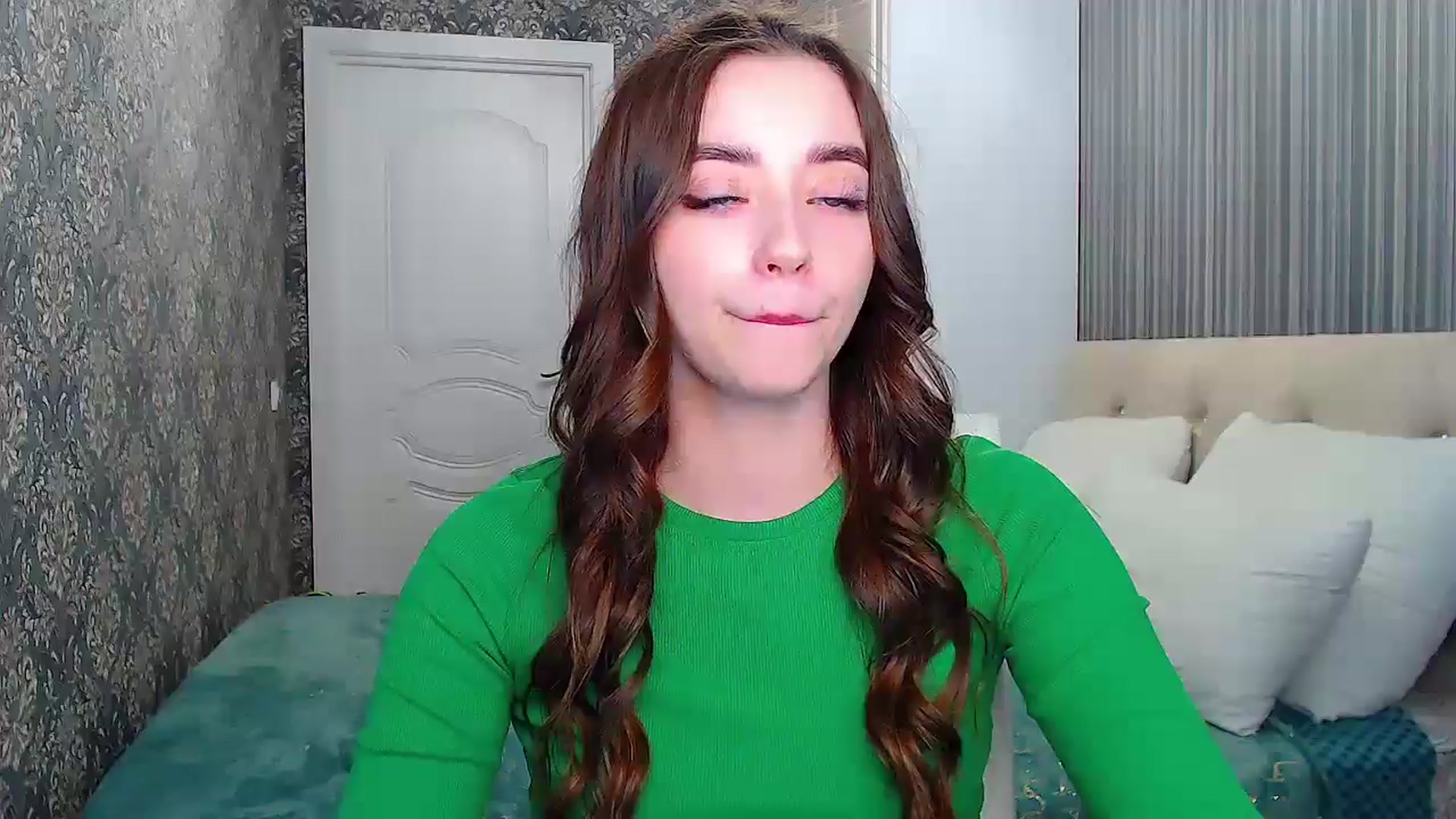 Gallery image thumbnail from EmeraldLilyyy's myfreecams stream on, 05/12/2024, 16:21 image 2 of 20