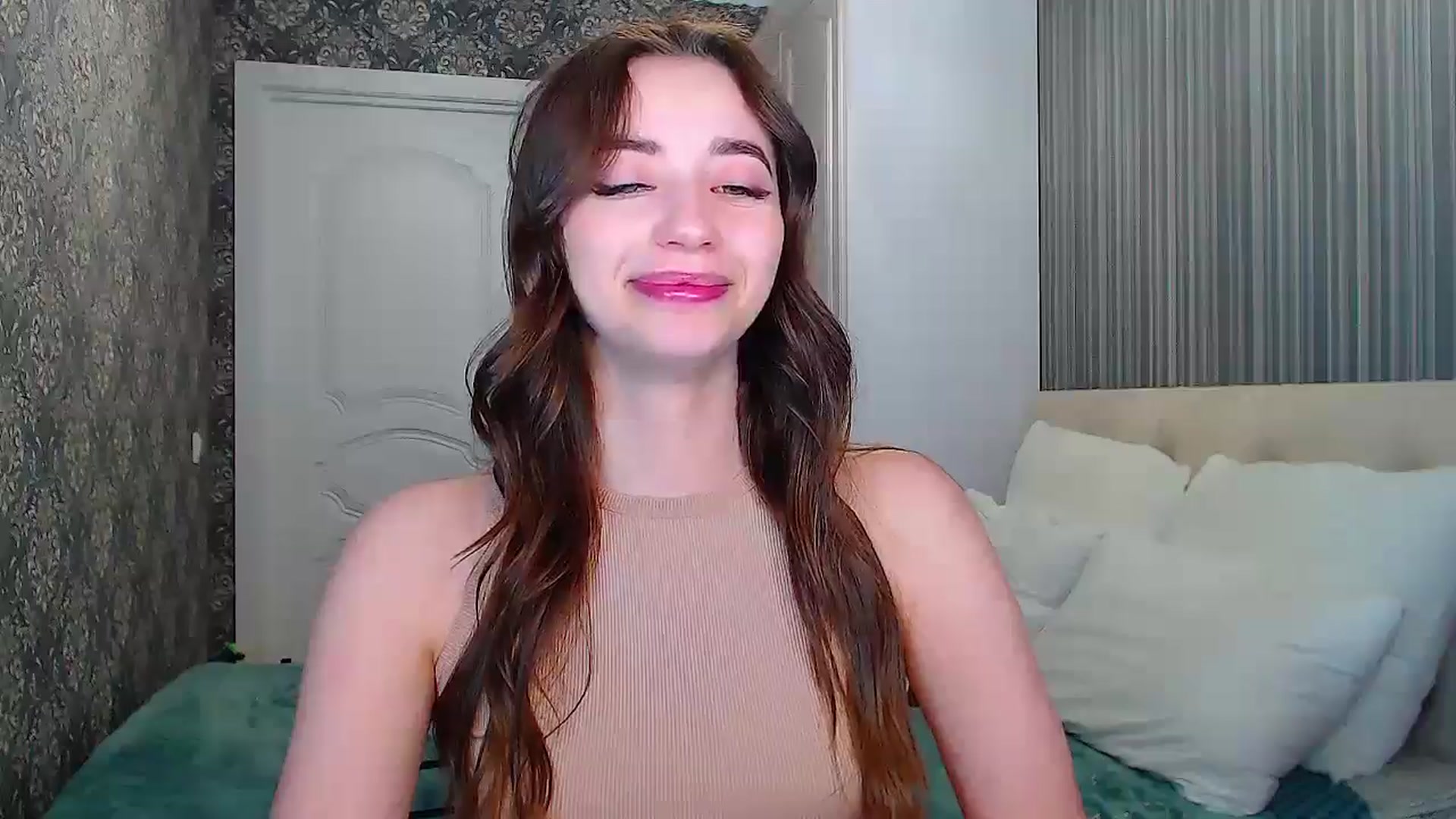 Gallery image thumbnail from EmeraldLilyyy's myfreecams stream on, 05/15/2024, 07:52 image 10 of 20