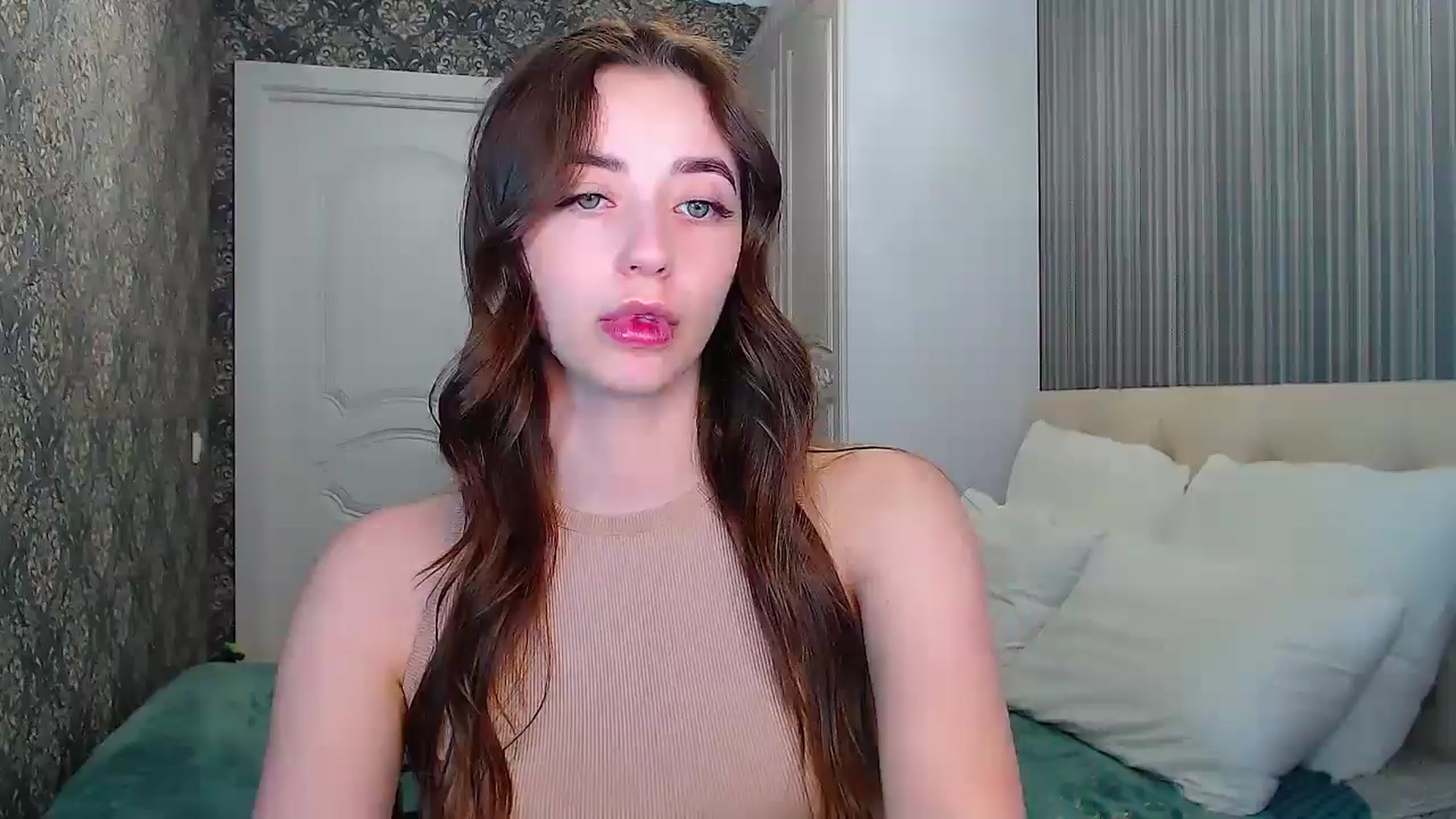 Gallery image thumbnail from EmeraldLilyyy's myfreecams stream on, 05/15/2024, 07:52 image 12 of 20