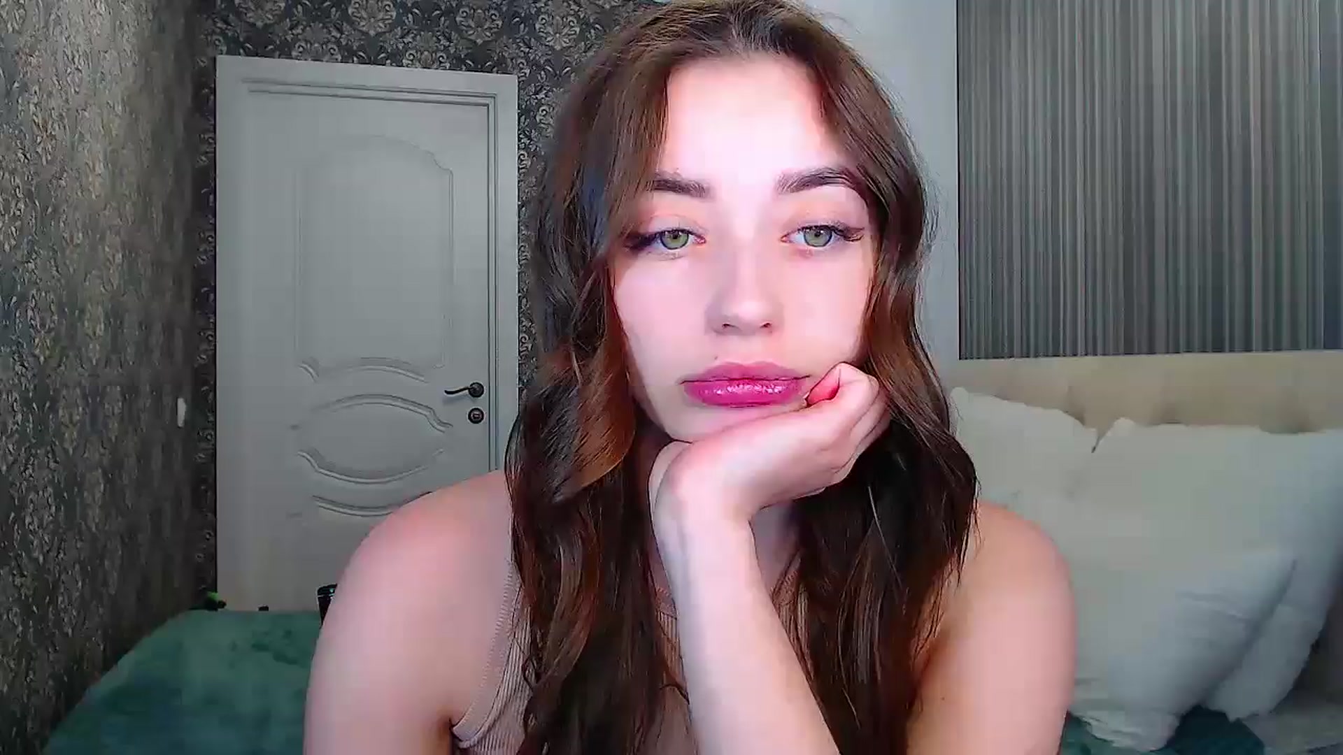 Gallery image thumbnail from EmeraldLilyyy's myfreecams stream on, 05/15/2024, 07:52 image 17 of 20