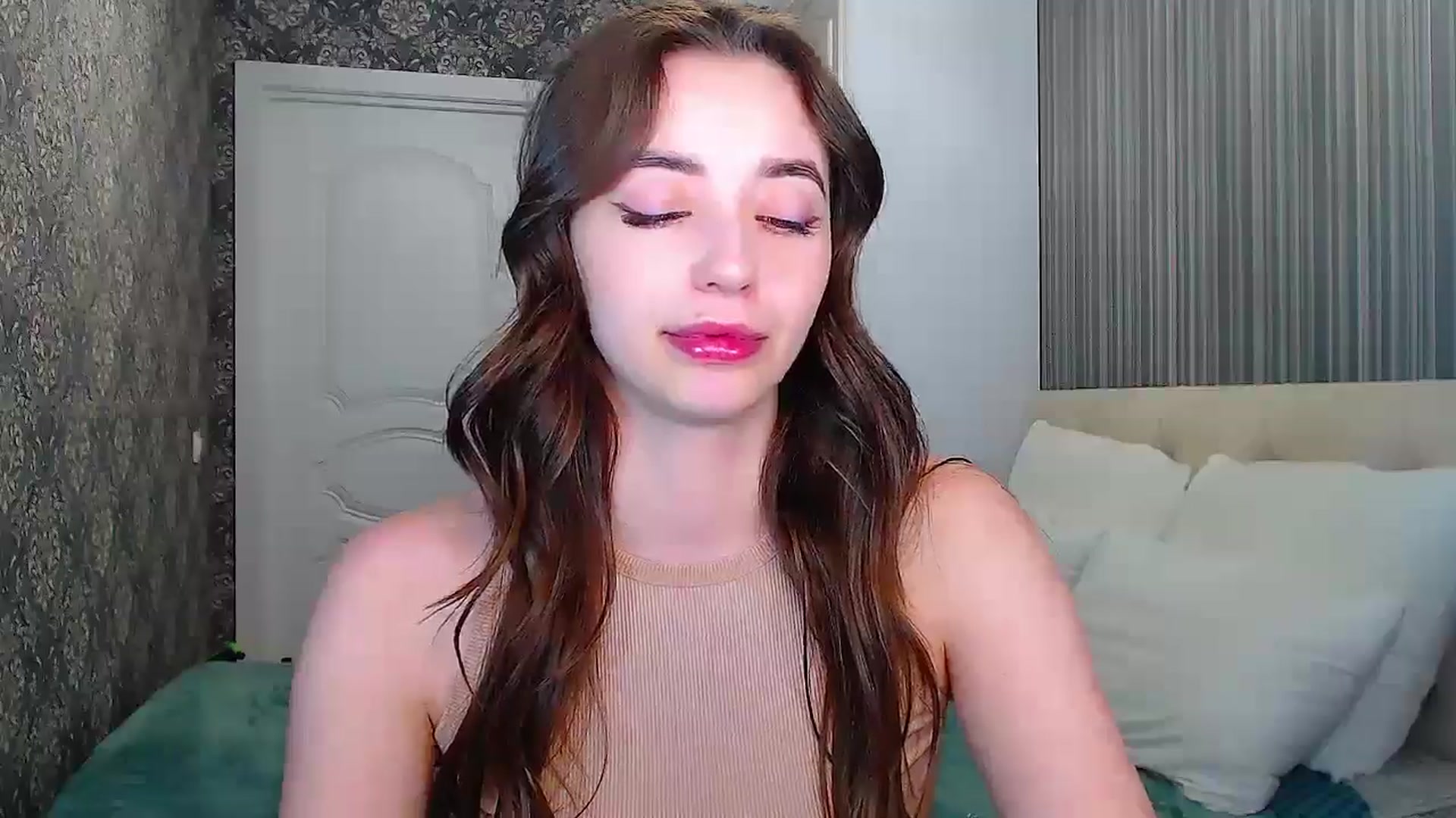 Gallery image thumbnail from EmeraldLilyyy's myfreecams stream on, 05/15/2024, 07:52 image 7 of 20