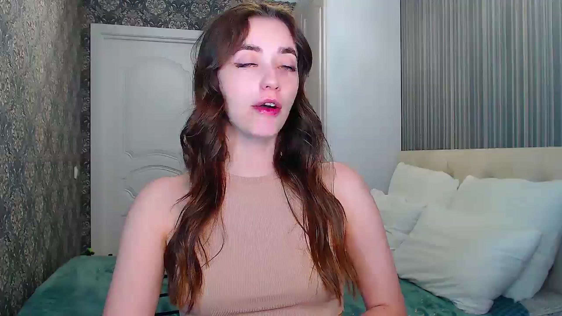 Gallery image thumbnail from EmeraldLilyyy's myfreecams stream on, 05/15/2024, 07:52 image 15 of 20