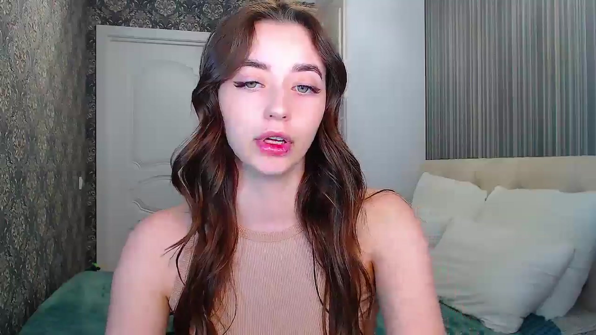 Gallery image thumbnail from EmeraldLilyyy's myfreecams stream on, 05/15/2024, 07:52 image 8 of 20