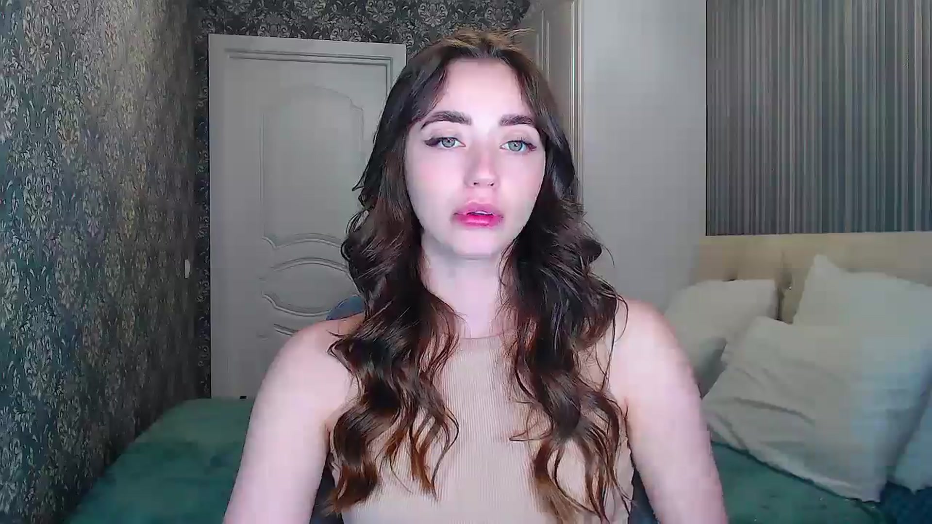 Gallery image thumbnail from EmeraldLilyyy's myfreecams stream on, 05/19/2024, 12:42 image 7 of 20