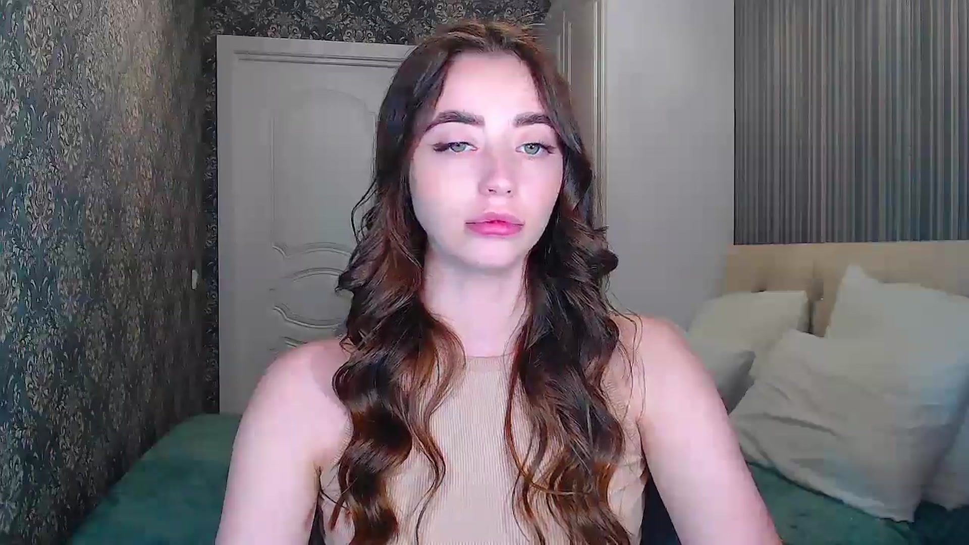 Gallery image thumbnail from EmeraldLilyyy's myfreecams stream on, 05/19/2024, 13:37 image 4 of 20