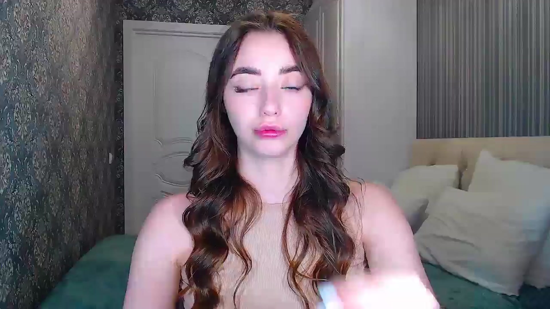 Gallery image thumbnail from EmeraldLilyyy's myfreecams stream on, 05/19/2024, 13:37 image 10 of 20
