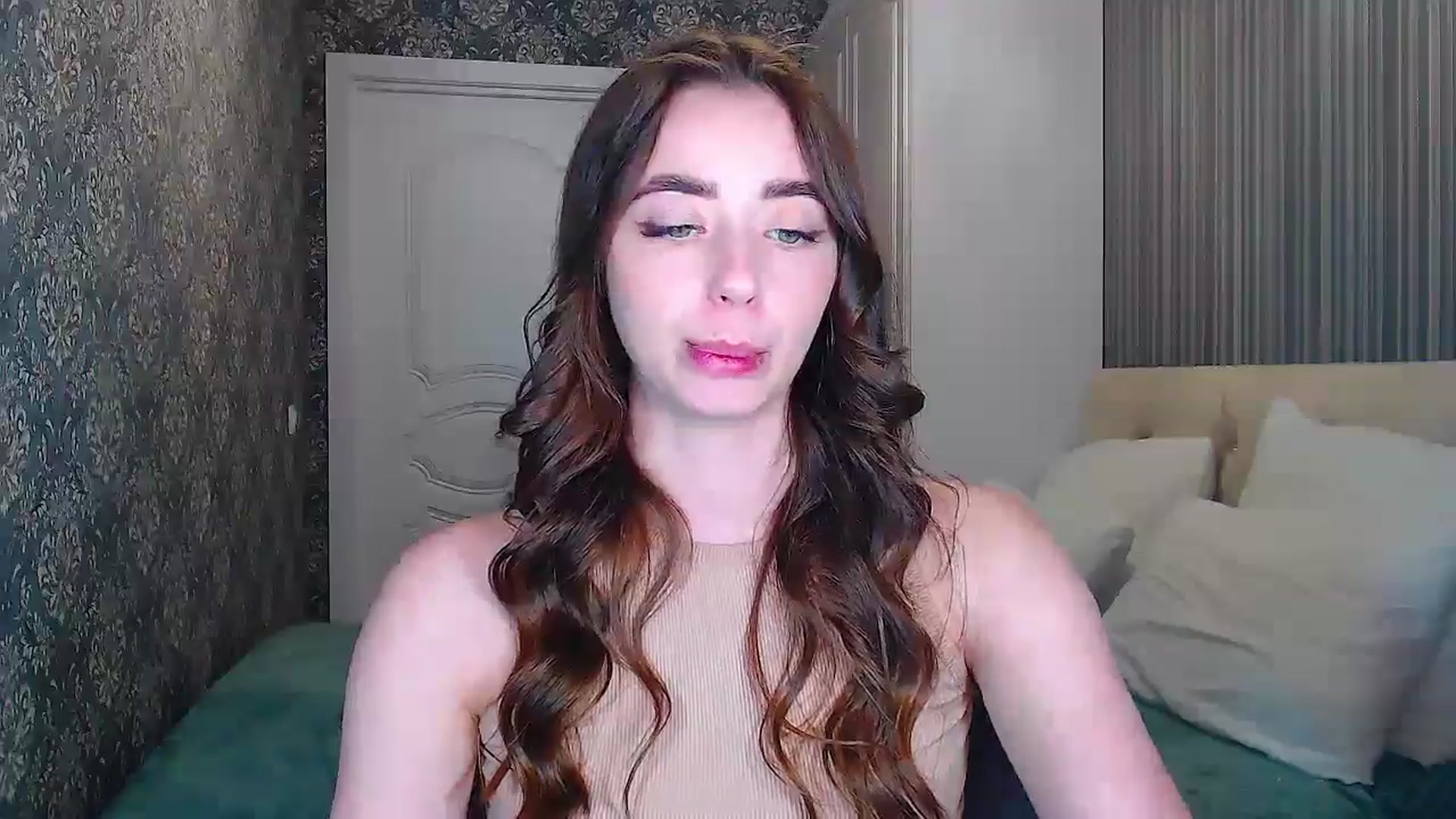 Gallery image thumbnail from EmeraldLilyyy's myfreecams stream on, 05/19/2024, 13:37 image 8 of 20