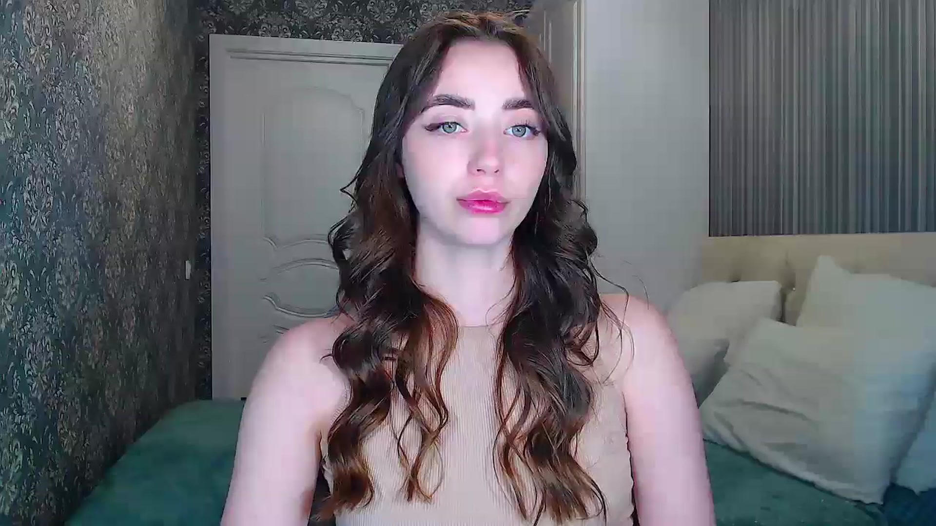 Gallery image thumbnail from EmeraldLilyyy's myfreecams stream on, 05/19/2024, 13:37 image 13 of 20