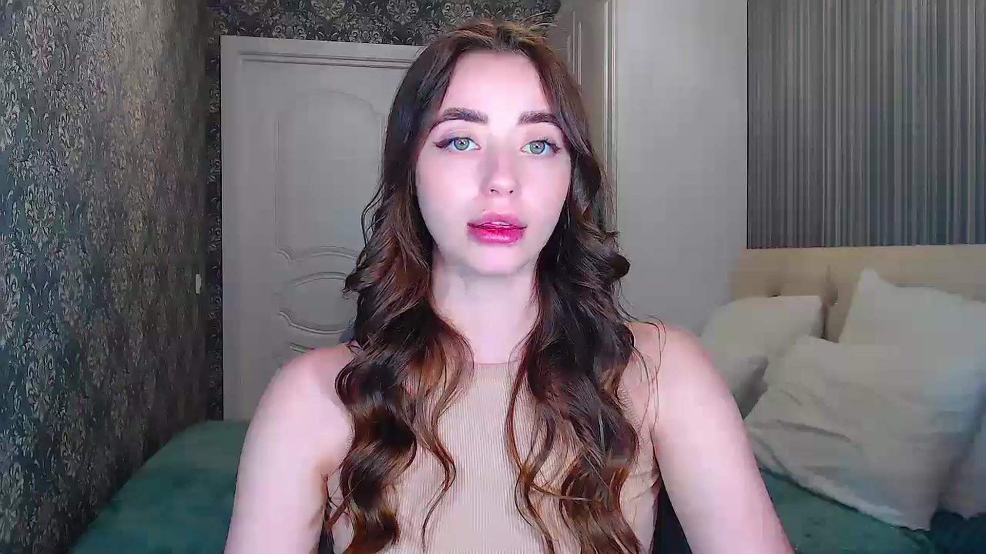 Gallery image thumbnail from EmeraldLilyyy's myfreecams stream on, 05/19/2024, 13:37 image 9 of 20