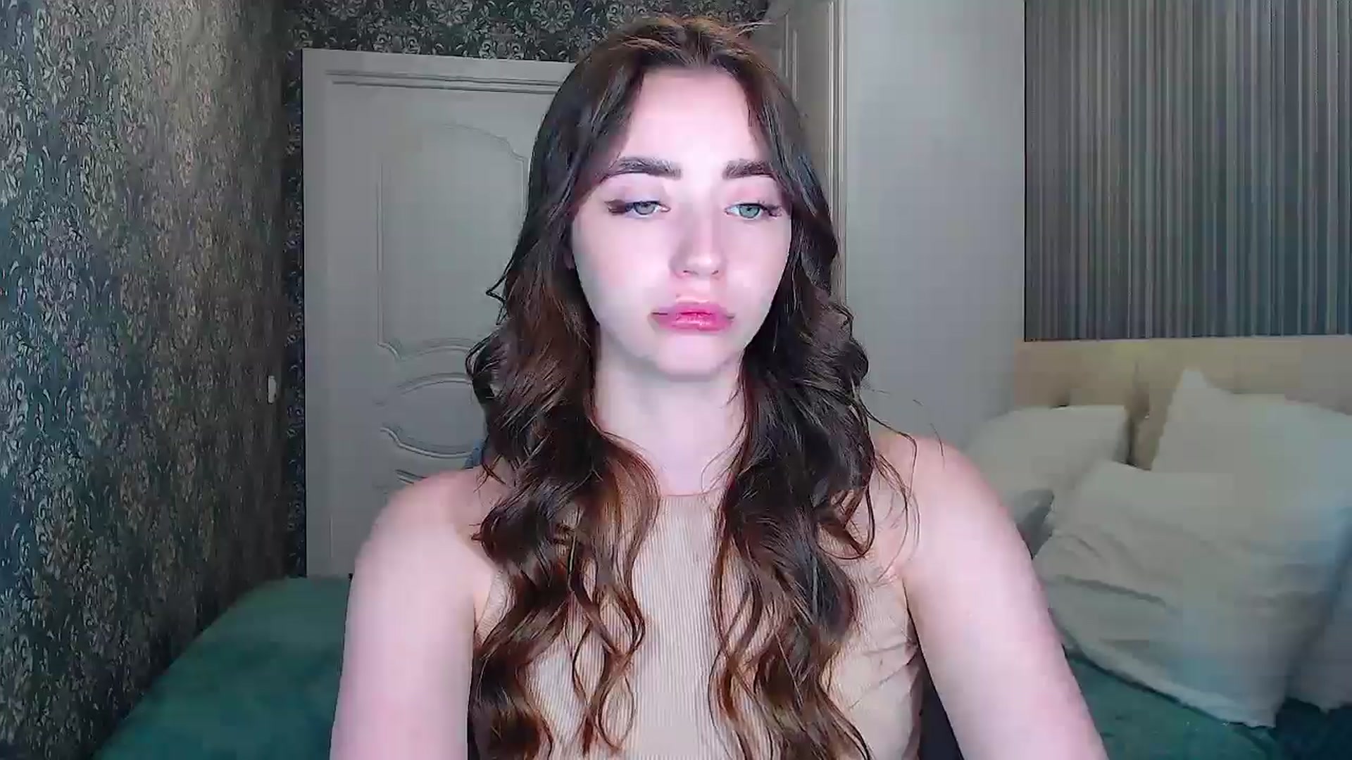 Gallery image thumbnail from EmeraldLilyyy's myfreecams stream on, 05/19/2024, 13:37 image 16 of 20