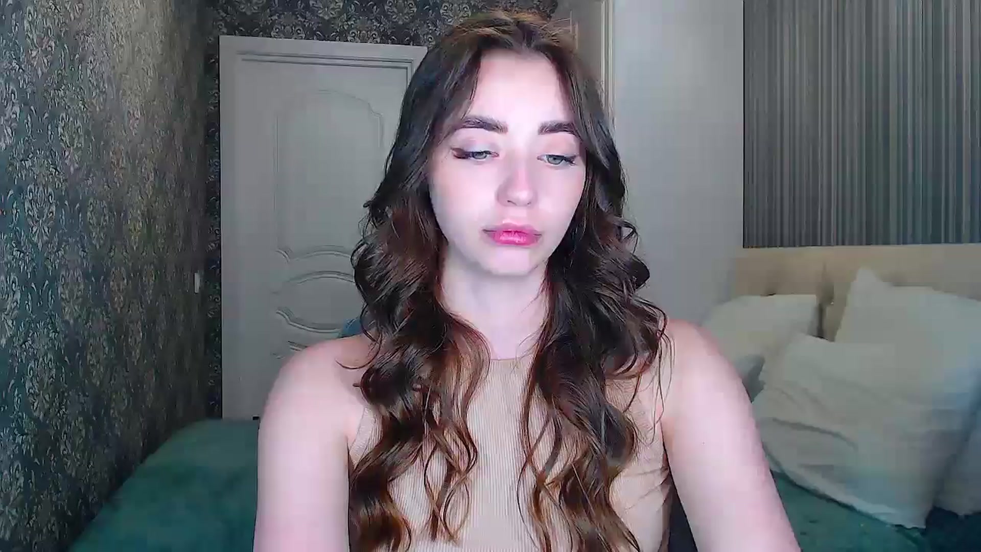 Gallery image thumbnail from EmeraldLilyyy's myfreecams stream on, 05/19/2024, 13:37 image 19 of 20