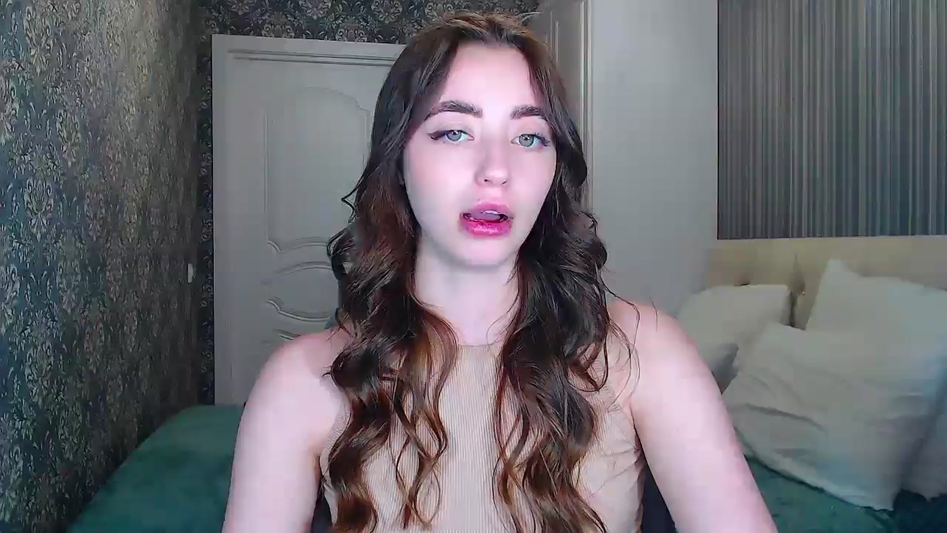 Gallery image thumbnail from EmeraldLilyyy's myfreecams stream on, 05/19/2024, 13:37 image 15 of 20