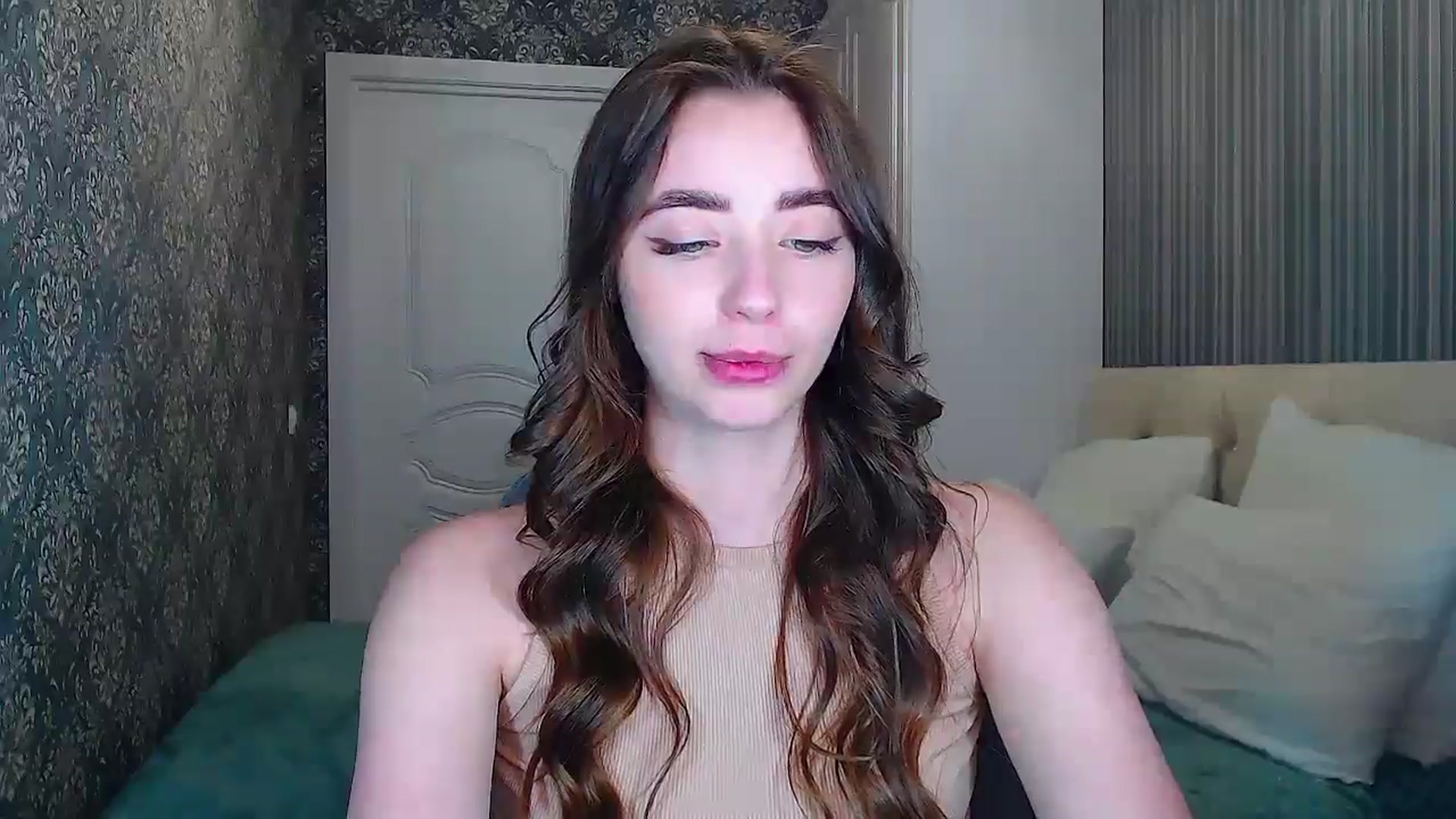 Gallery image thumbnail from EmeraldLilyyy's myfreecams stream on, 05/19/2024, 13:37 image 2 of 20