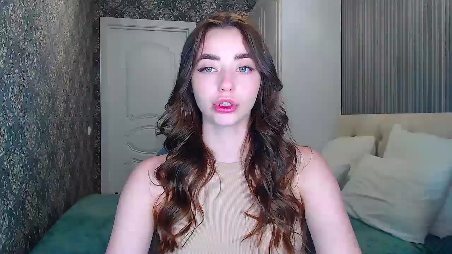 Gallery image thumbnail from EmeraldLilyyy's myfreecams stream on, 05/19/2024, 15:18 image 2 of 20