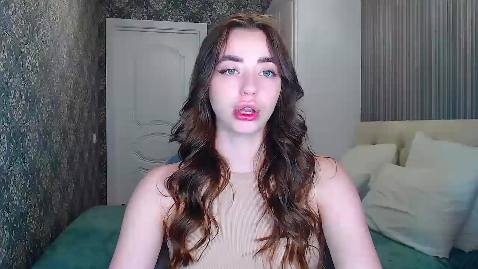 Gallery image thumbnail from EmeraldLilyyy's myfreecams stream on, 05/19/2024, 15:18 image 4 of 20