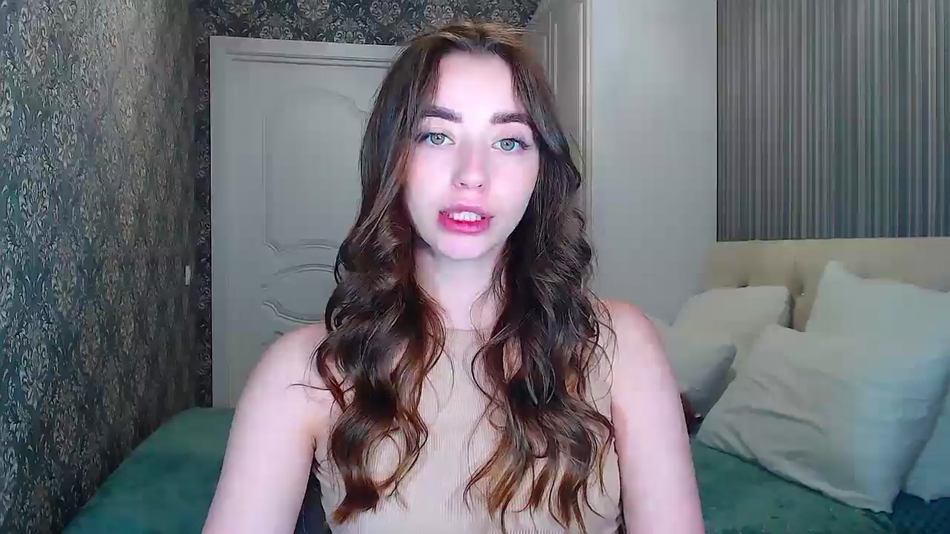 Gallery image thumbnail from EmeraldLilyyy's myfreecams stream on, 05/19/2024, 15:18 image 10 of 20