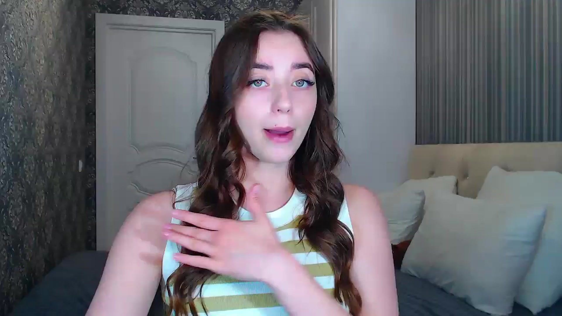 Gallery image thumbnail from EmeraldLilyyy's myfreecams stream on, 06/07/2024, 07:55 image 4 of 20