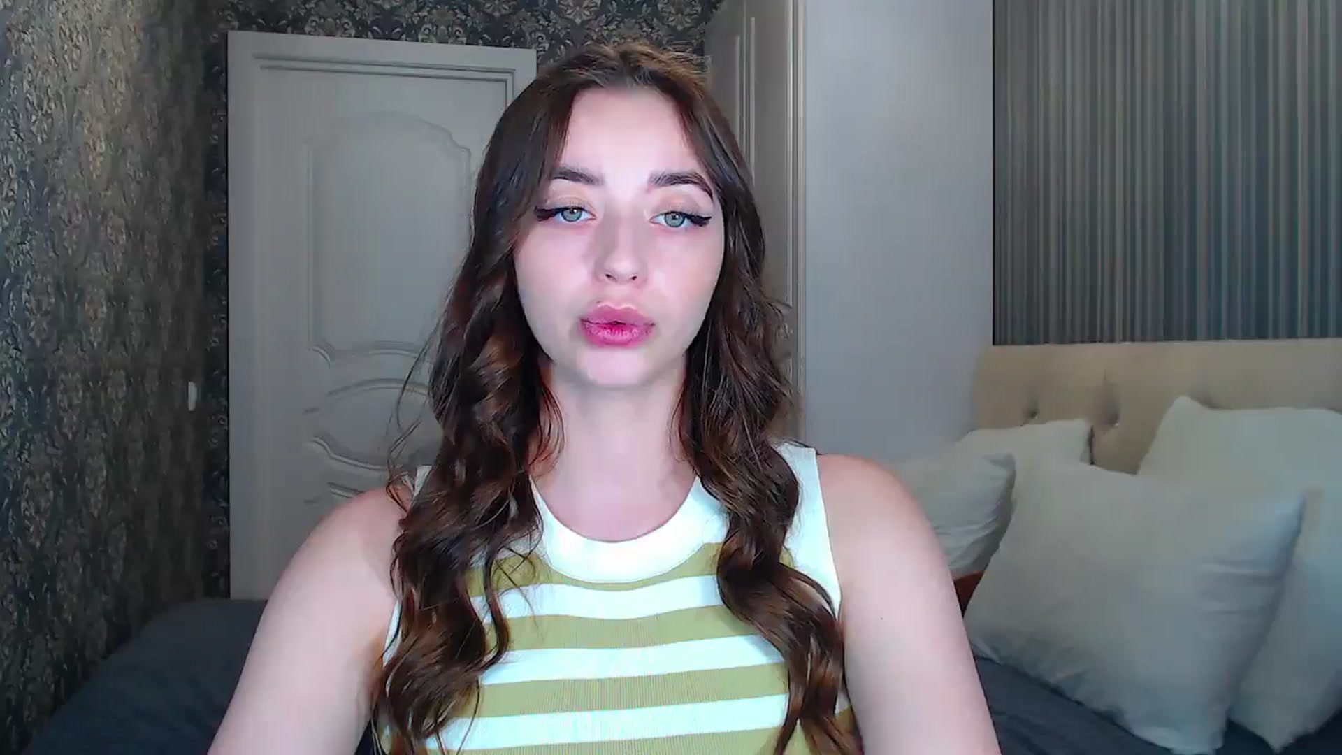 Gallery image thumbnail from EmeraldLilyyy's myfreecams stream on, 06/07/2024, 07:55 image 13 of 20