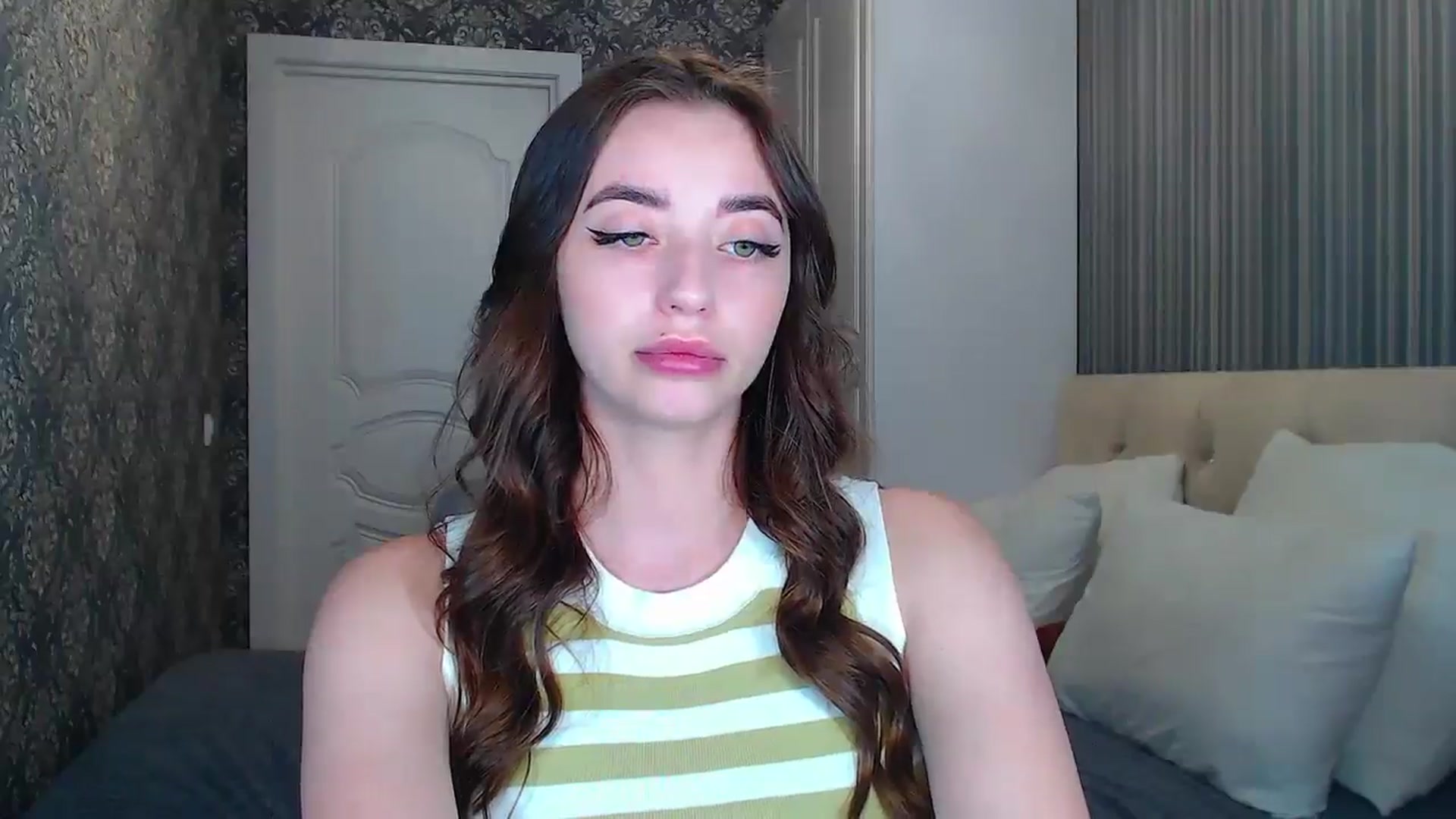 Gallery image thumbnail from EmeraldLilyyy's myfreecams stream on, 06/07/2024, 07:55 image 17 of 20