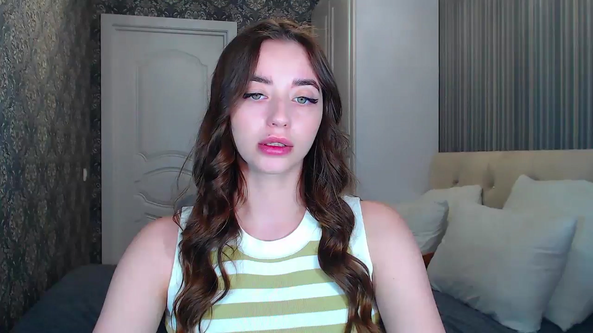 Gallery image thumbnail from EmeraldLilyyy's myfreecams stream on, 06/07/2024, 07:55 image 12 of 20