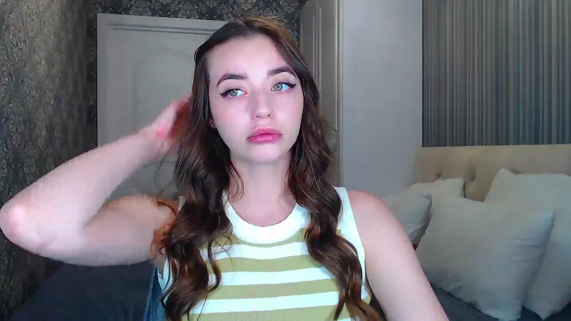 Gallery image thumbnail from EmeraldLilyyy's myfreecams stream on, 06/07/2024, 07:55 image 15 of 20