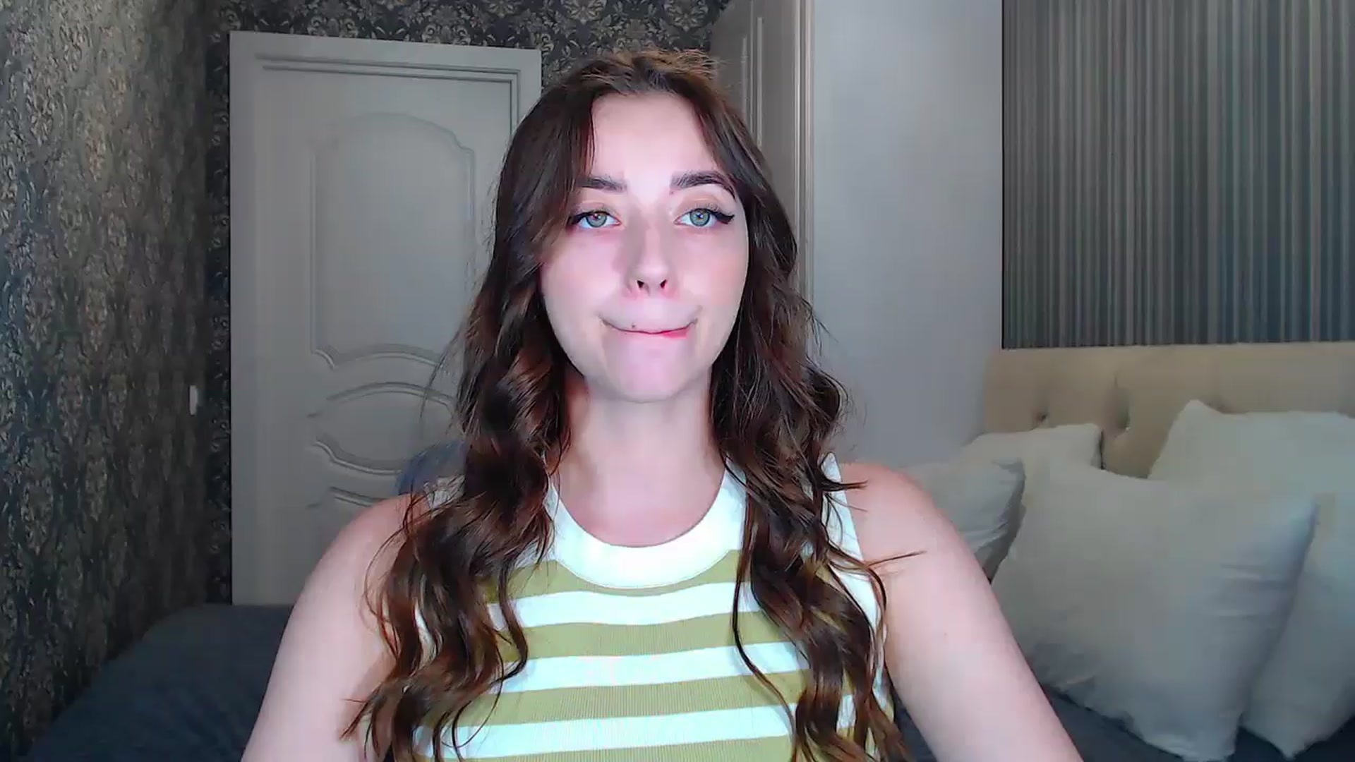 Gallery image thumbnail from EmeraldLilyyy's myfreecams stream on, 06/07/2024, 07:55 image 1 of 20