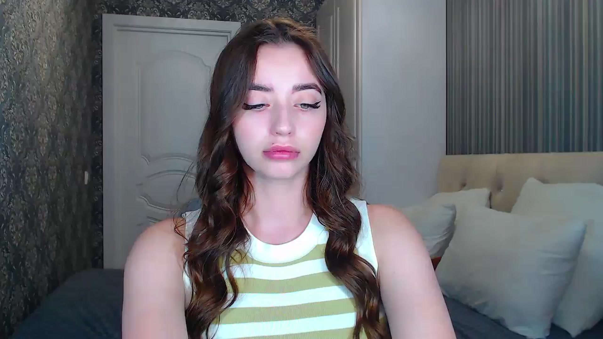 Gallery image thumbnail from EmeraldLilyyy's myfreecams stream on, 06/07/2024, 07:55 image 10 of 20