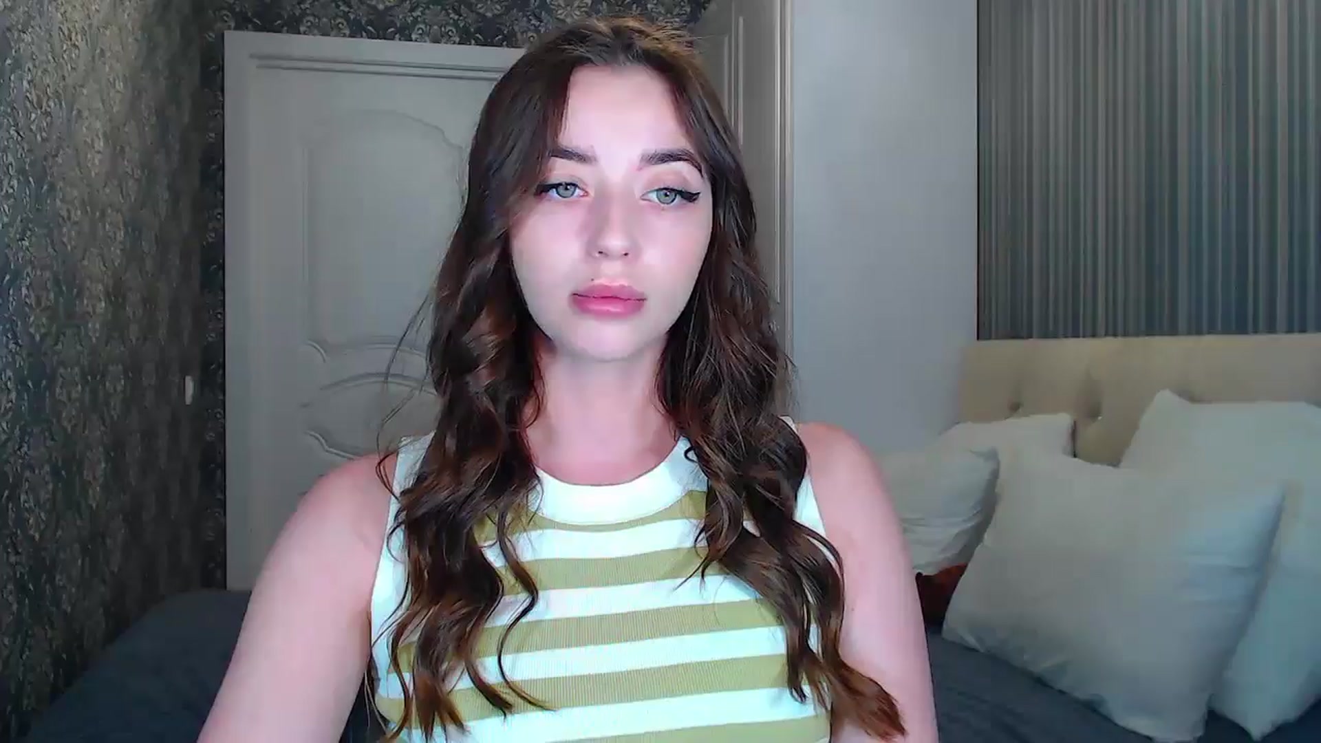 Gallery image thumbnail from EmeraldLilyyy's myfreecams stream on, 06/07/2024, 07:55 image 2 of 20