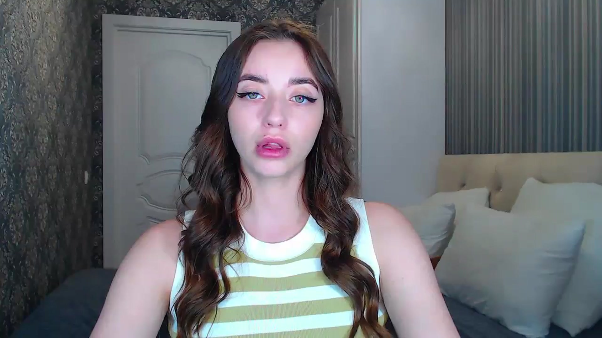 Gallery image thumbnail from EmeraldLilyyy's myfreecams stream on, 06/07/2024, 07:55 image 18 of 20