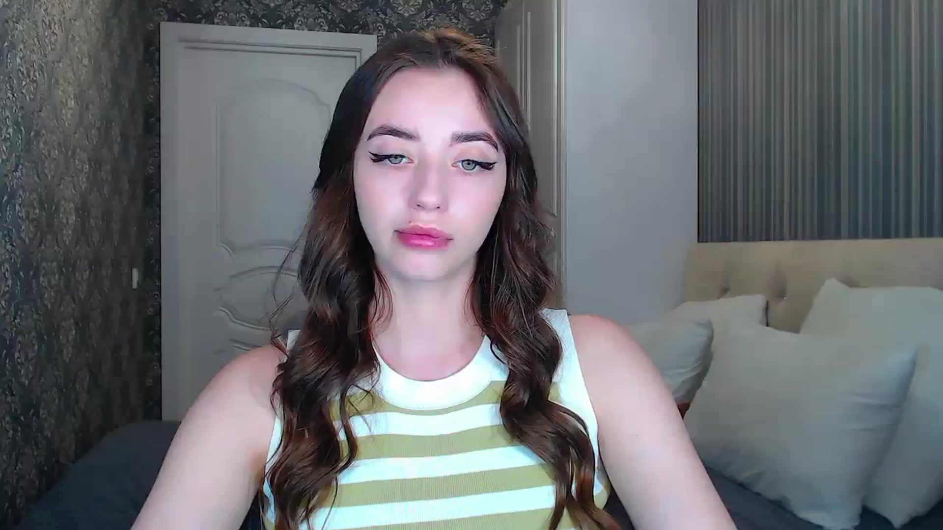 Gallery image thumbnail from EmeraldLilyyy's myfreecams stream on, 06/07/2024, 07:55 image 16 of 20