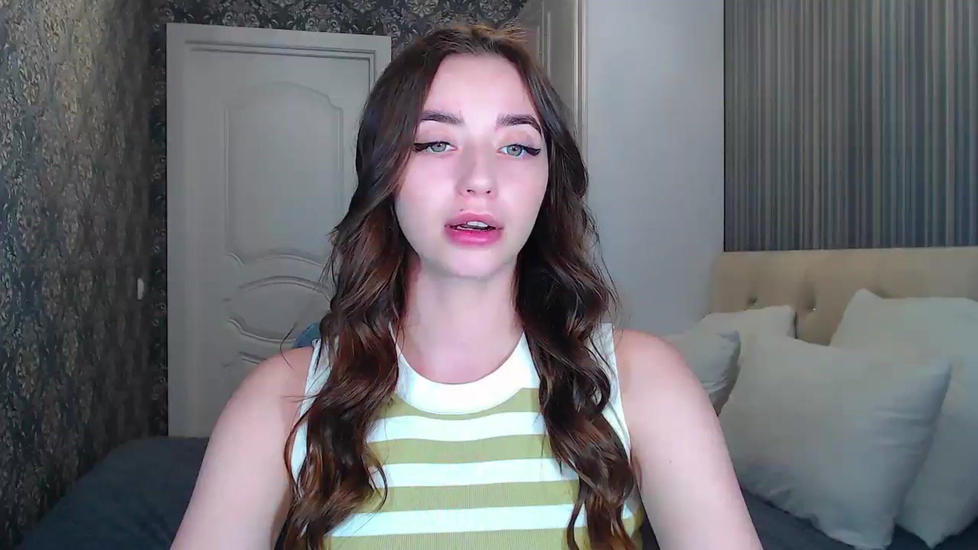 Gallery image thumbnail from EmeraldLilyyy's myfreecams stream on, 06/07/2024, 08:12 image 18 of 20