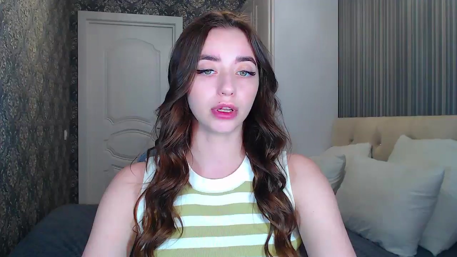 Gallery image thumbnail from EmeraldLilyyy's myfreecams stream on, 06/07/2024, 08:12 image 15 of 20